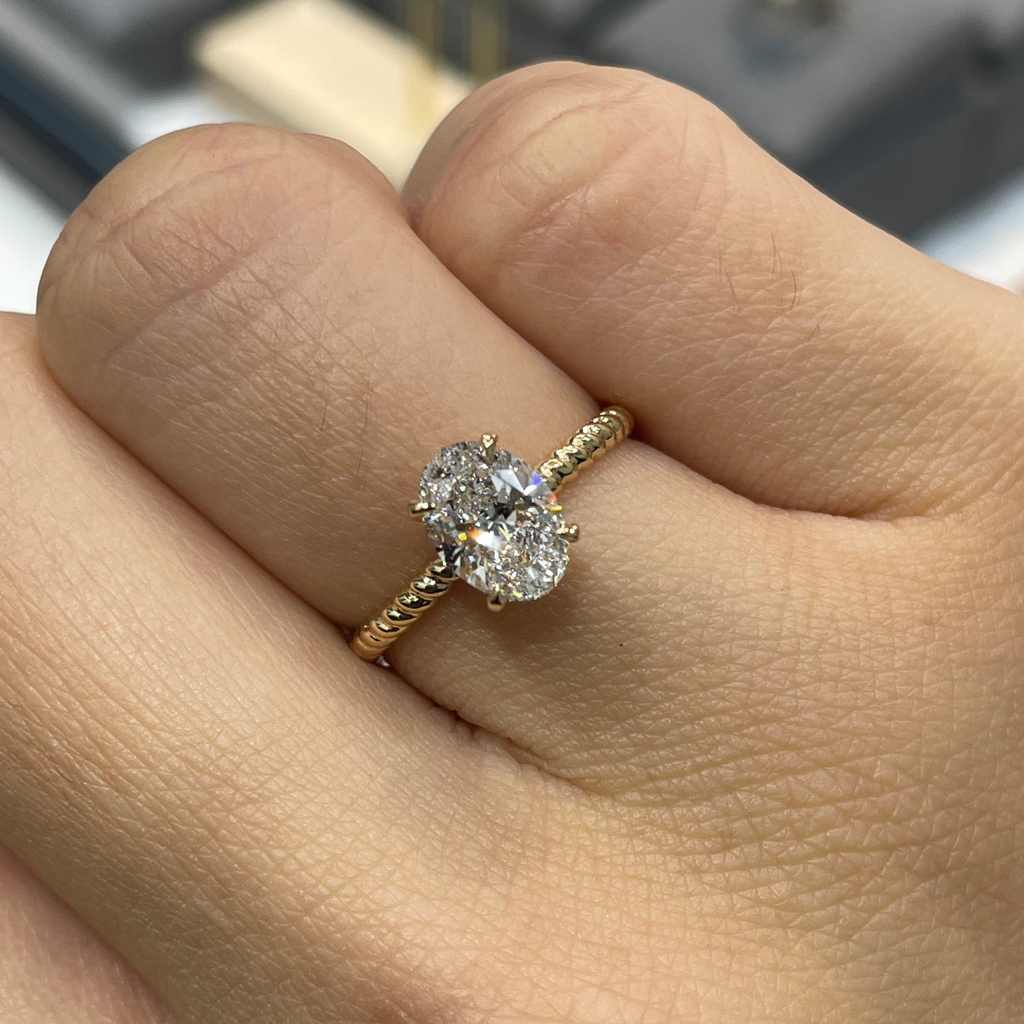 IGI Lab diamond Oval 1ct underhalo twisted band ring
