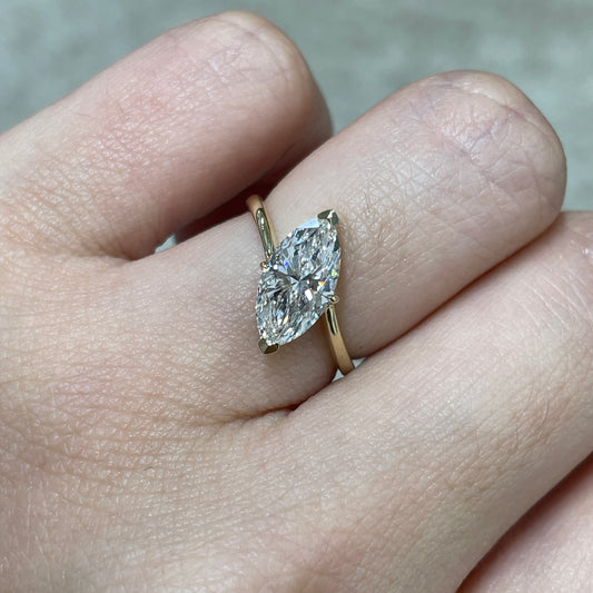 9k IGI lab diamond marqusie shape 1.5ct Twist band ring