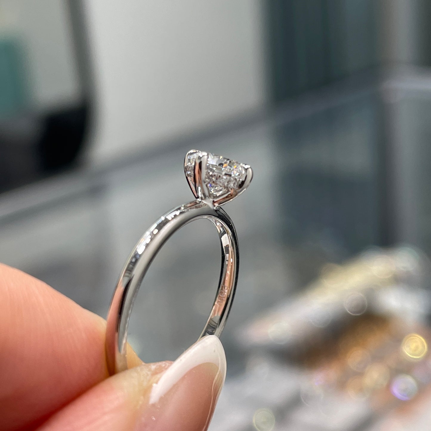 IGI Lab diamond round 0.7ct compass underhalo ring