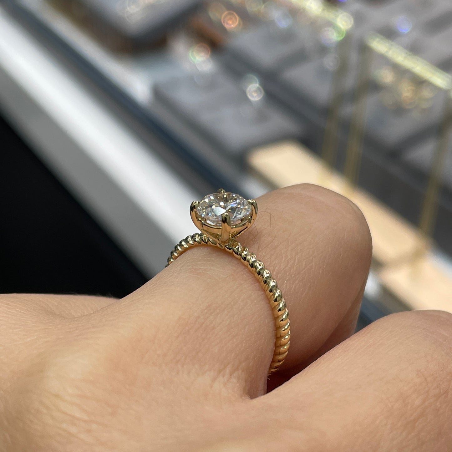 IGI Lab diamond round 1ct twisted band ring