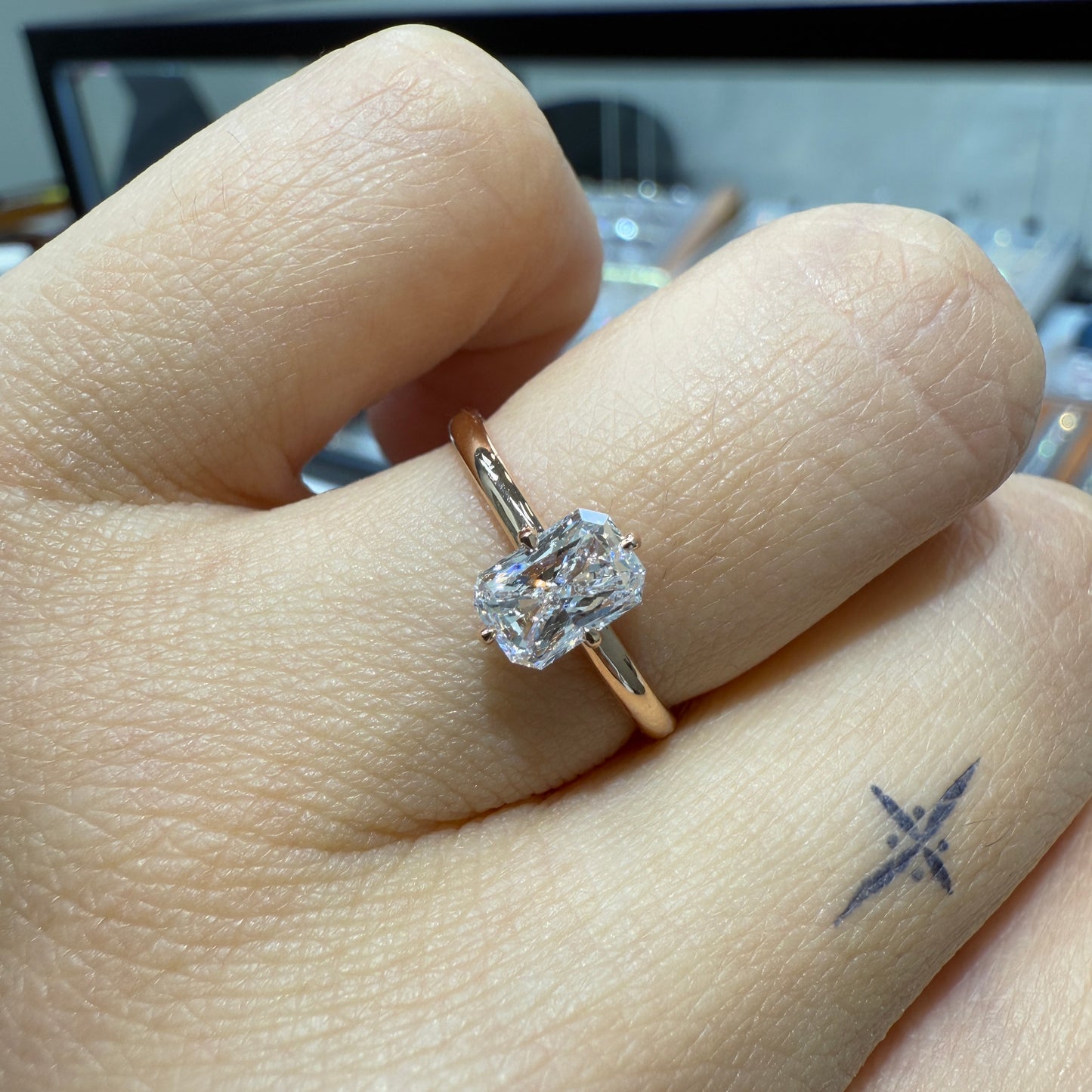 Lab diamond Radiant cut 0.7ct compass underhalo ring