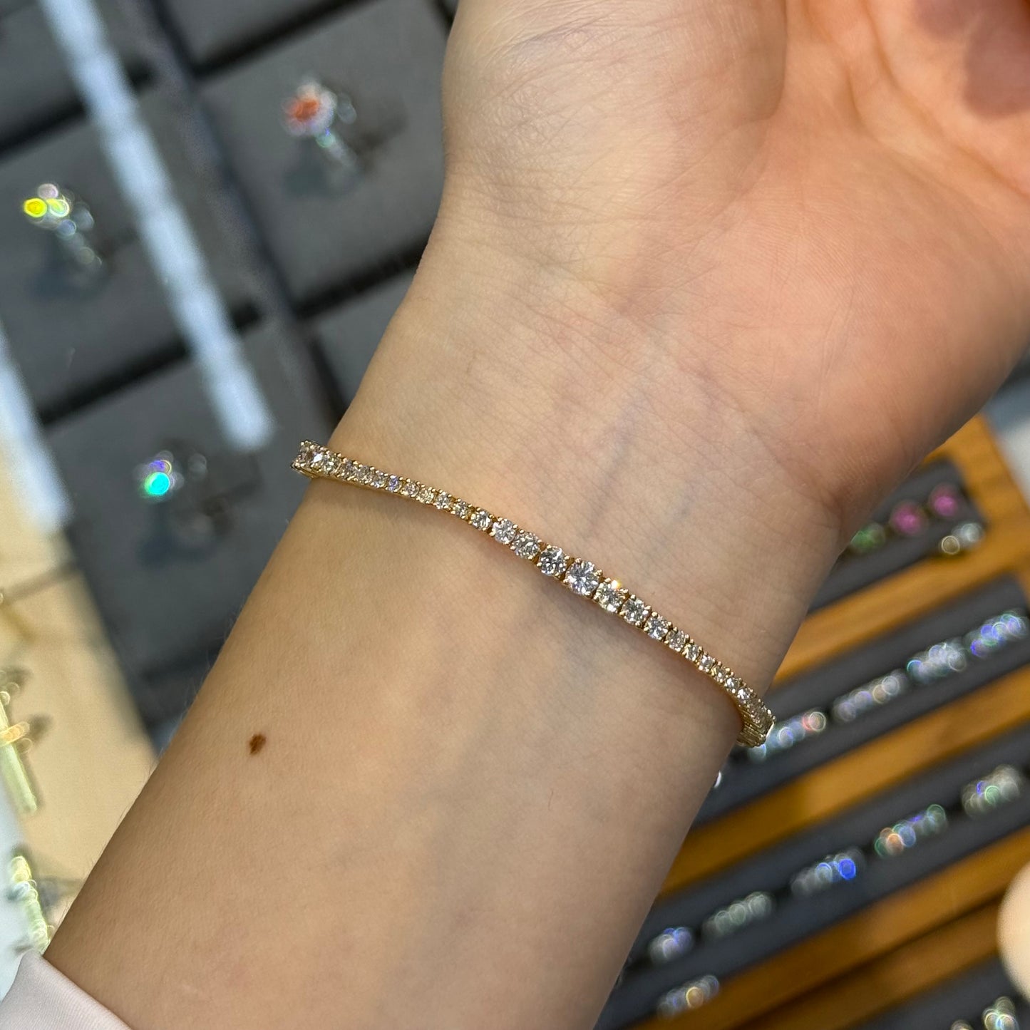 Lab diamond round 2.8ct four-prong wavy tennis bracelet