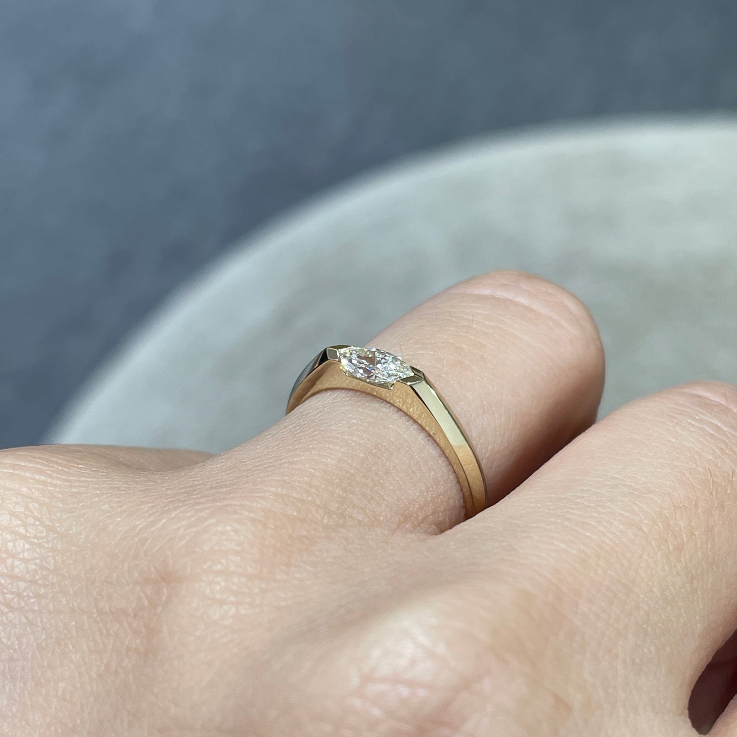 9K Lab diamond marquise 0.3ct east west horizontal ring