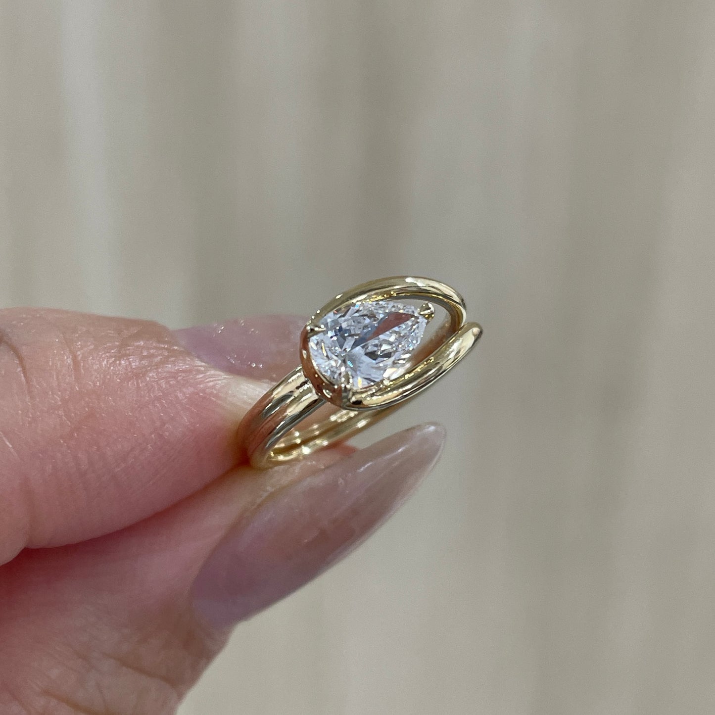 9K Lab diamond pear shape 0.5ct knot pinky ring