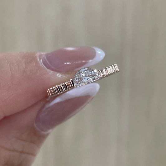 9k Lab diamond baby half moon 0.3ct vertical line band pinky ring
