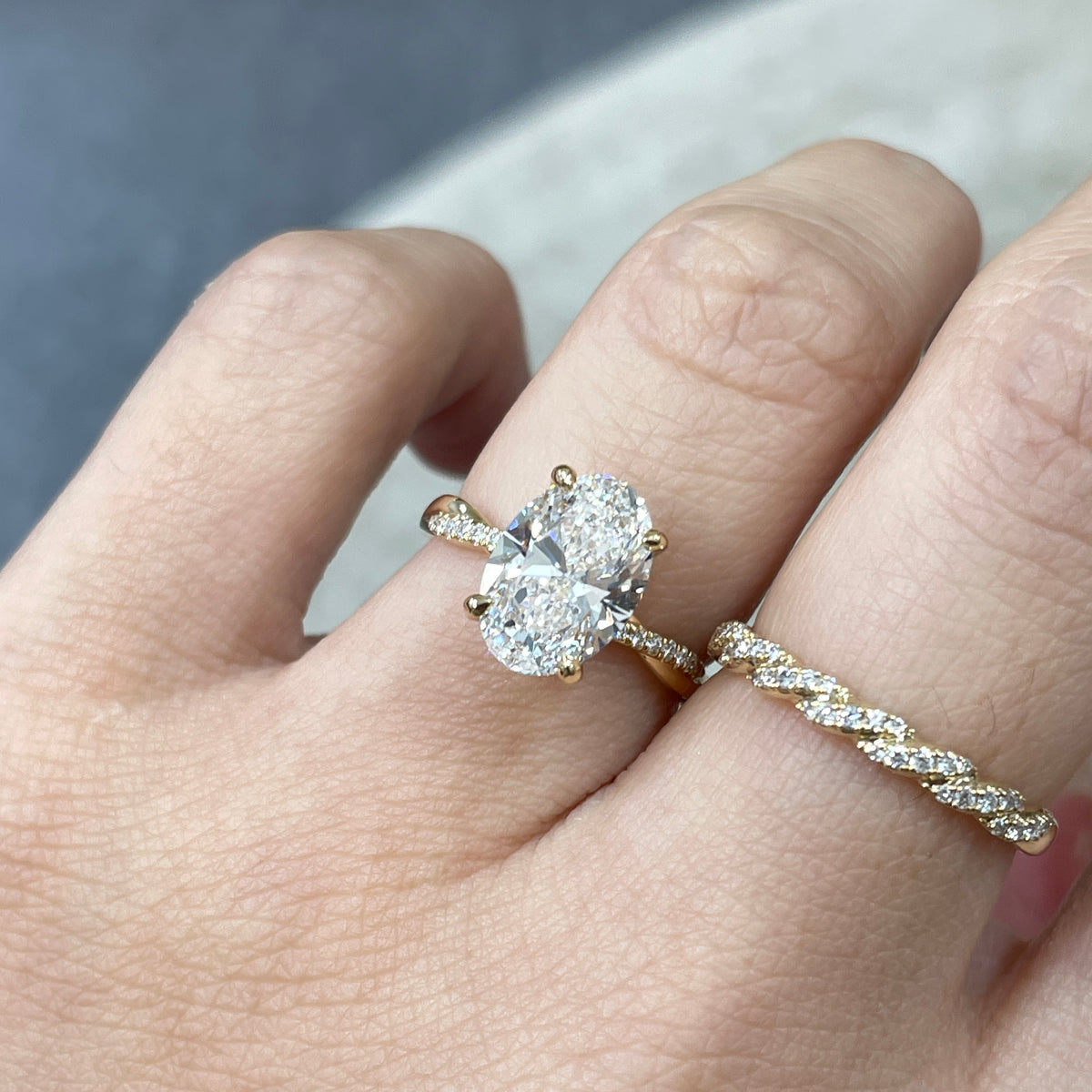 IGI Lab diamond Oval shape 2.5ct four-prong underhalo pave twisted band ring