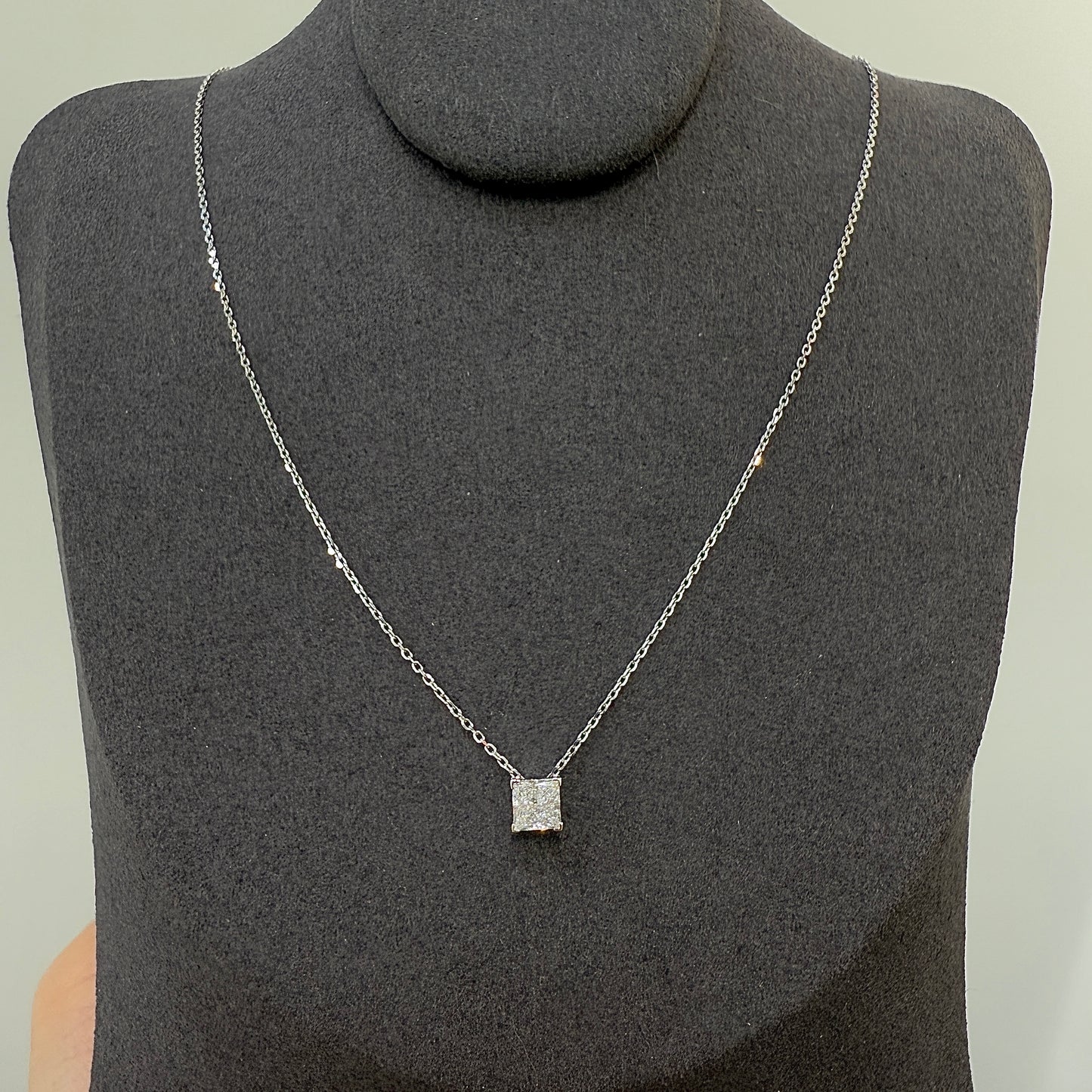 Lab diamond princess cut 0.6ct v-prong necklace