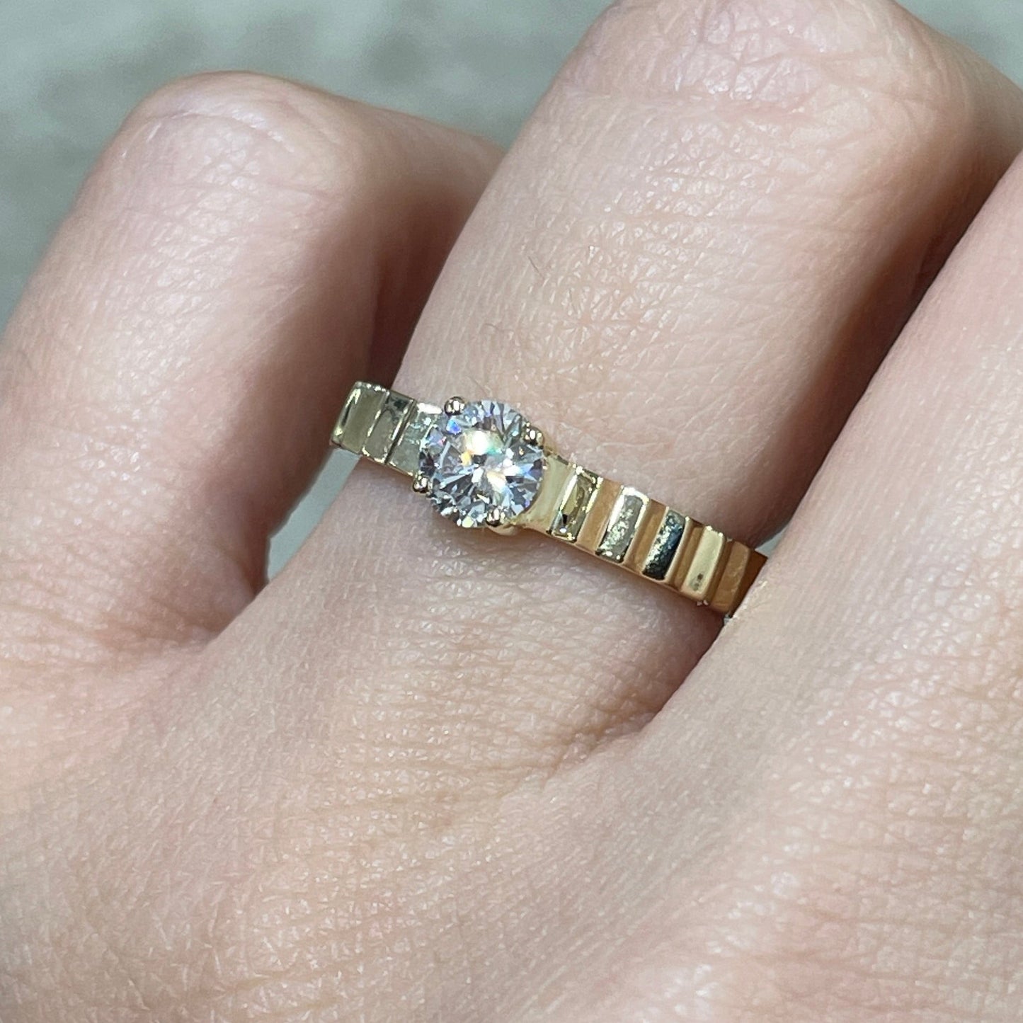 9k Lab diamond Round 0.5ct ladder ring