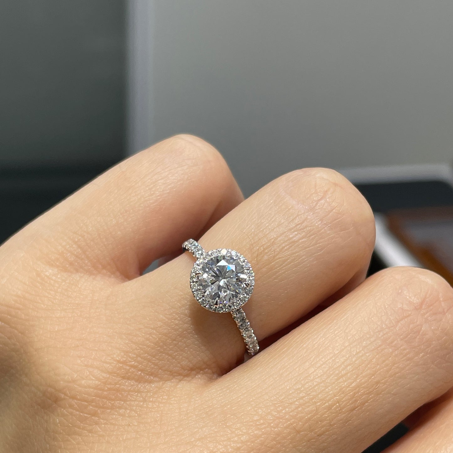 IGI Lab diamond round 1ct halo pave ring
