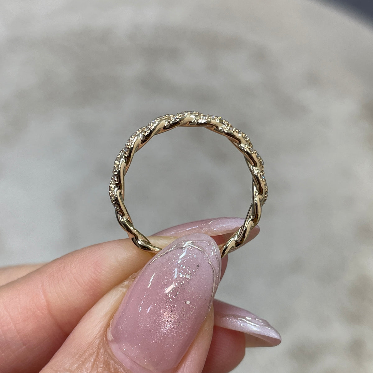 9k Lab diamond round 0.2ct rope half pave ring