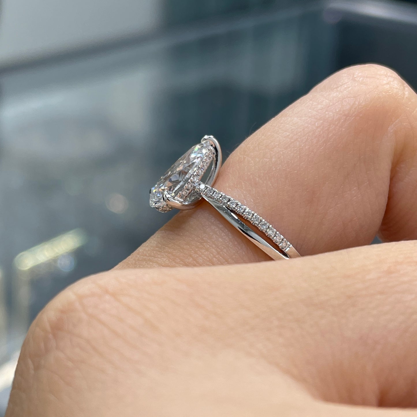 IGI Lab diamond Round 1.6ct three-prong underhalo criss cross pave band ring