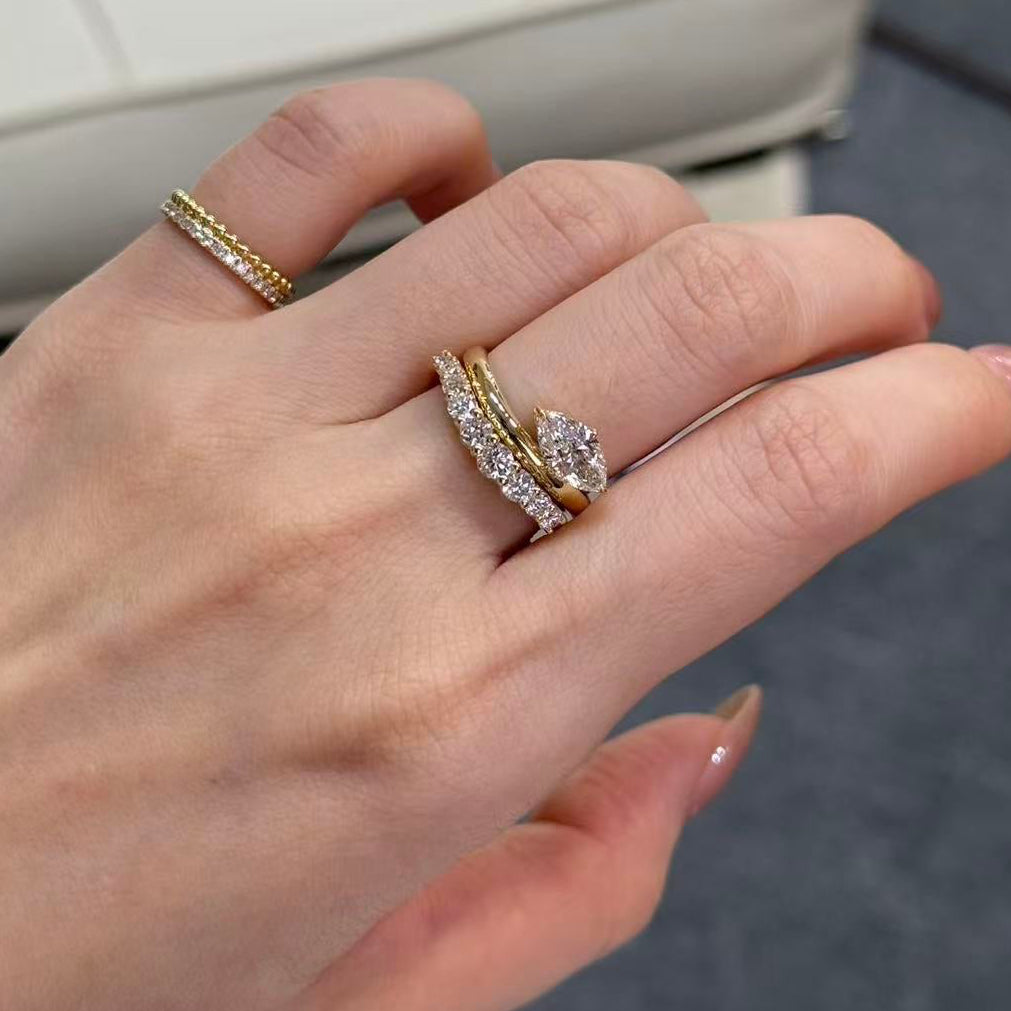 9k Lab diamond marquise shape 1ct compass four-prong wavy ring