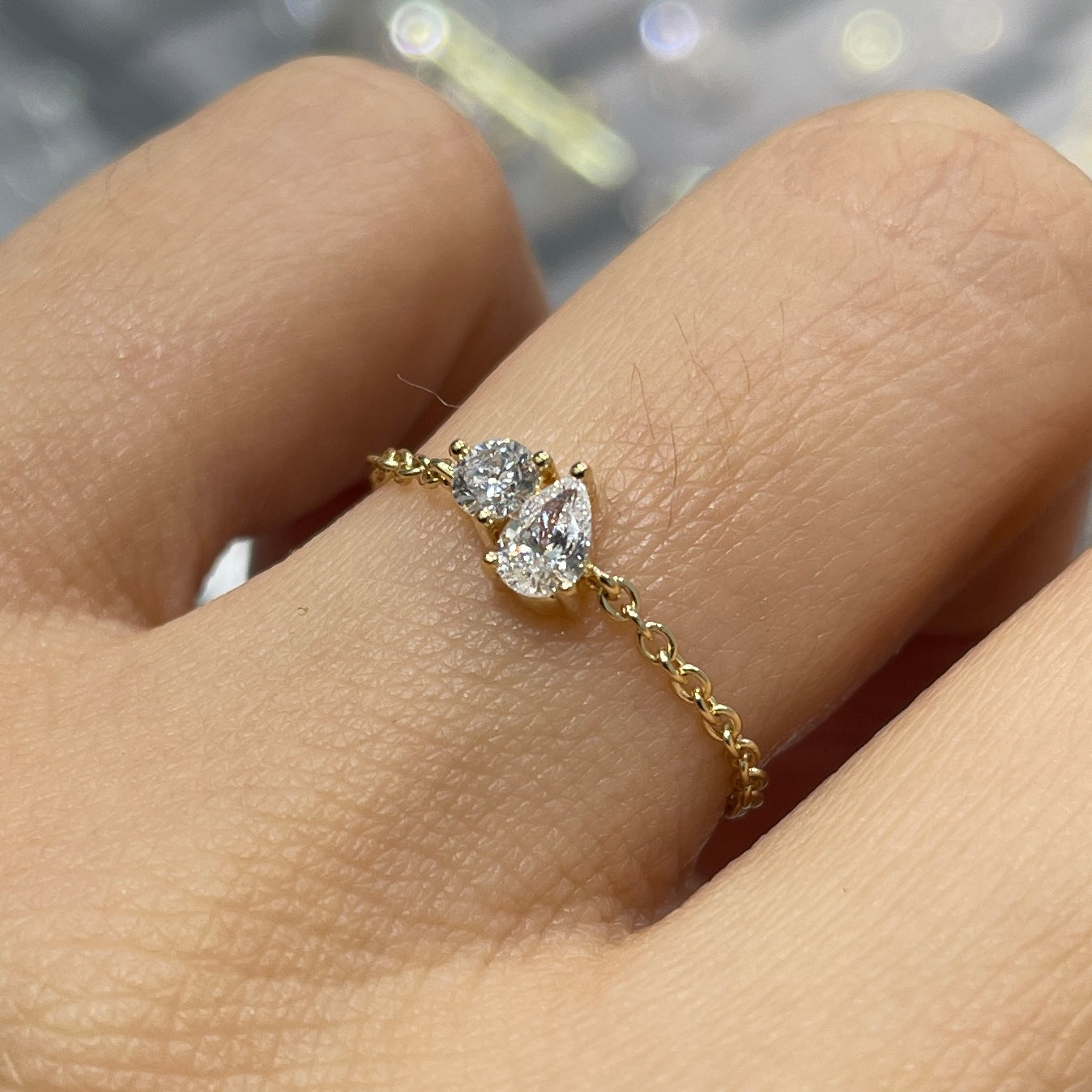 Lab diamond round and pear shape 0.24ct Toi et Moi chain ring