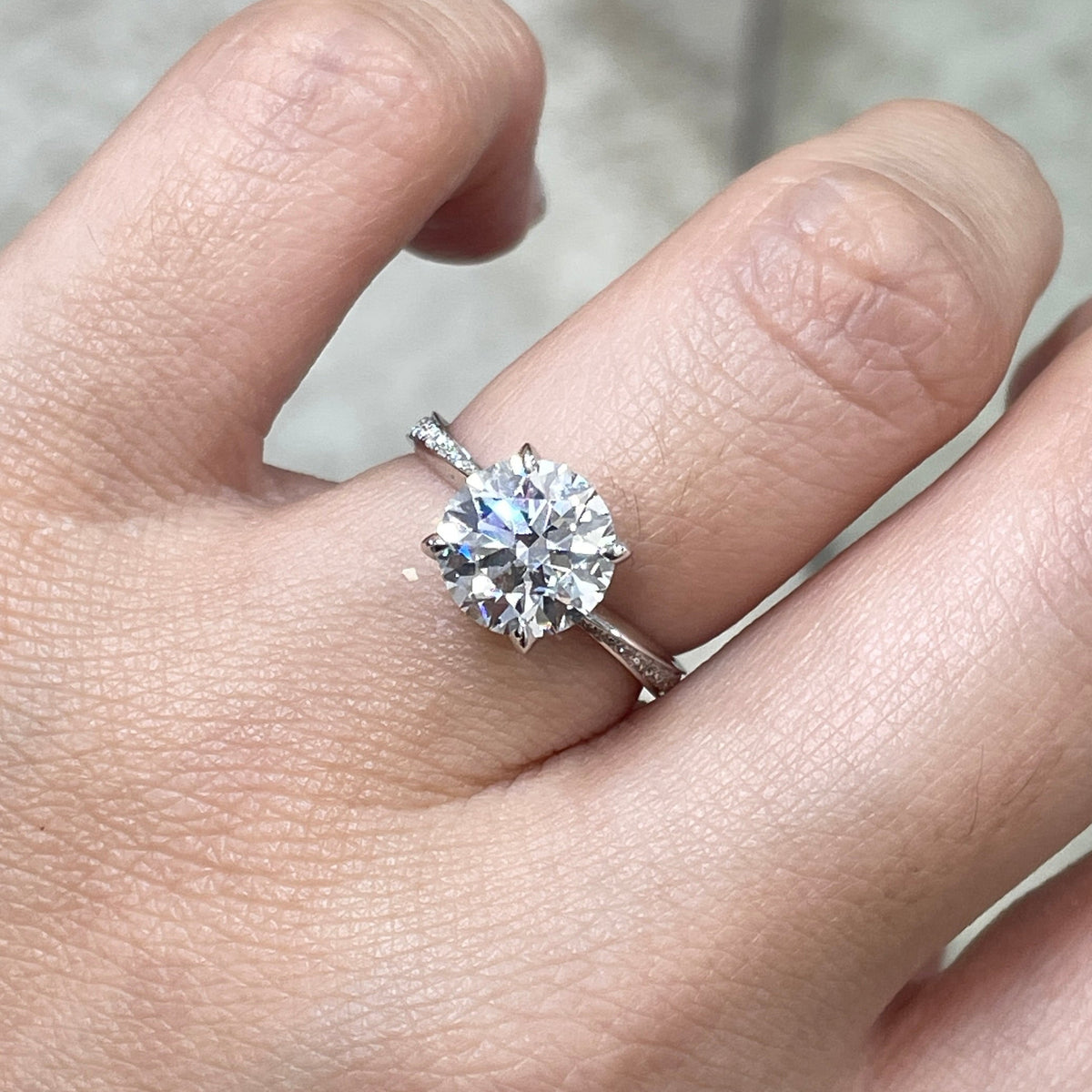IGI lab diamond 2.5ct round four-prong underhalo twist pave ring