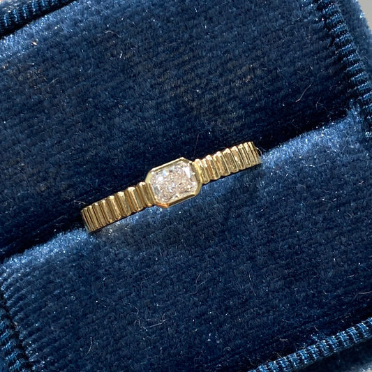 Lab diamond radiant cut 0.2ct bezel straight vertical line band ring