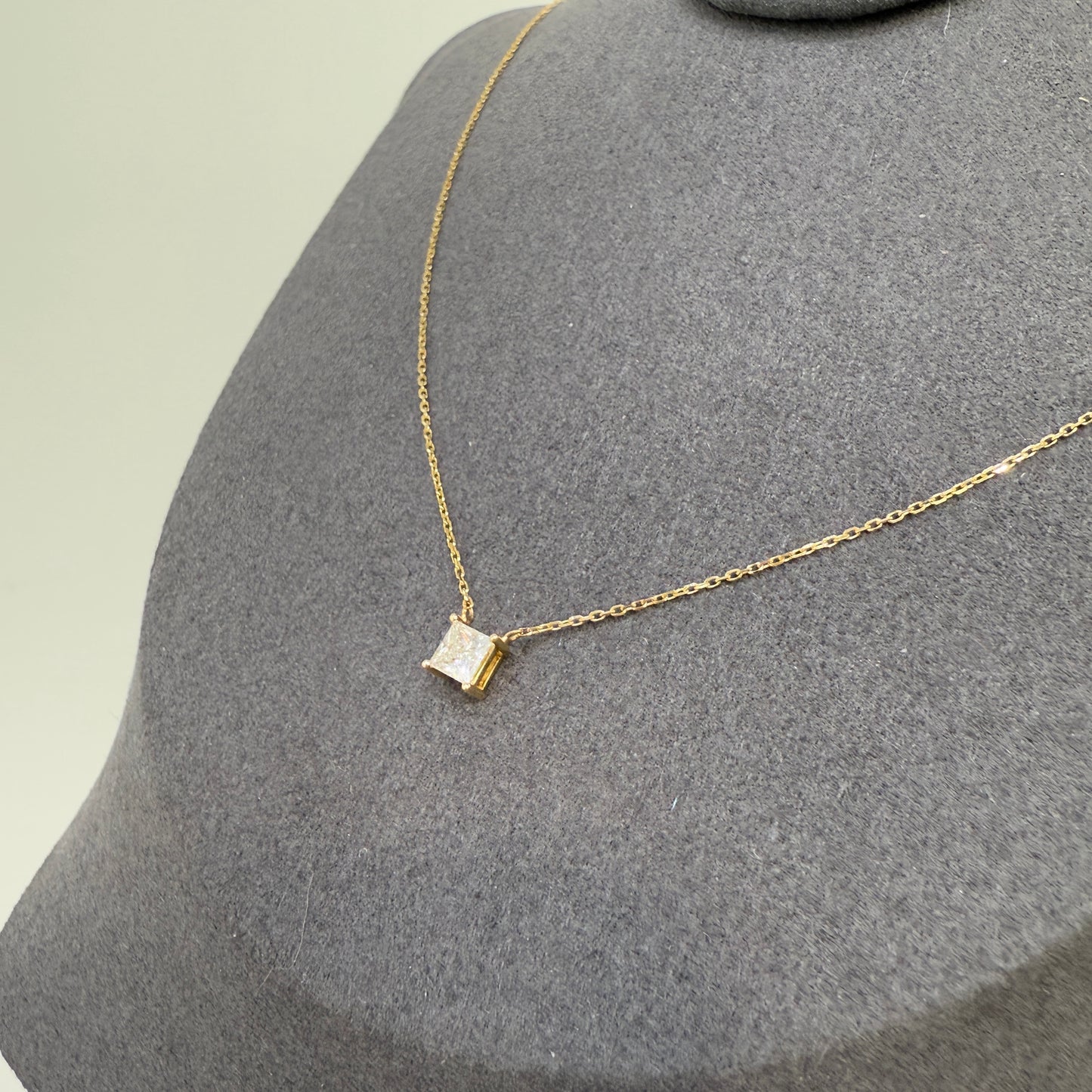 Lab diamond Princess cut 0.35ct four-prong necklace