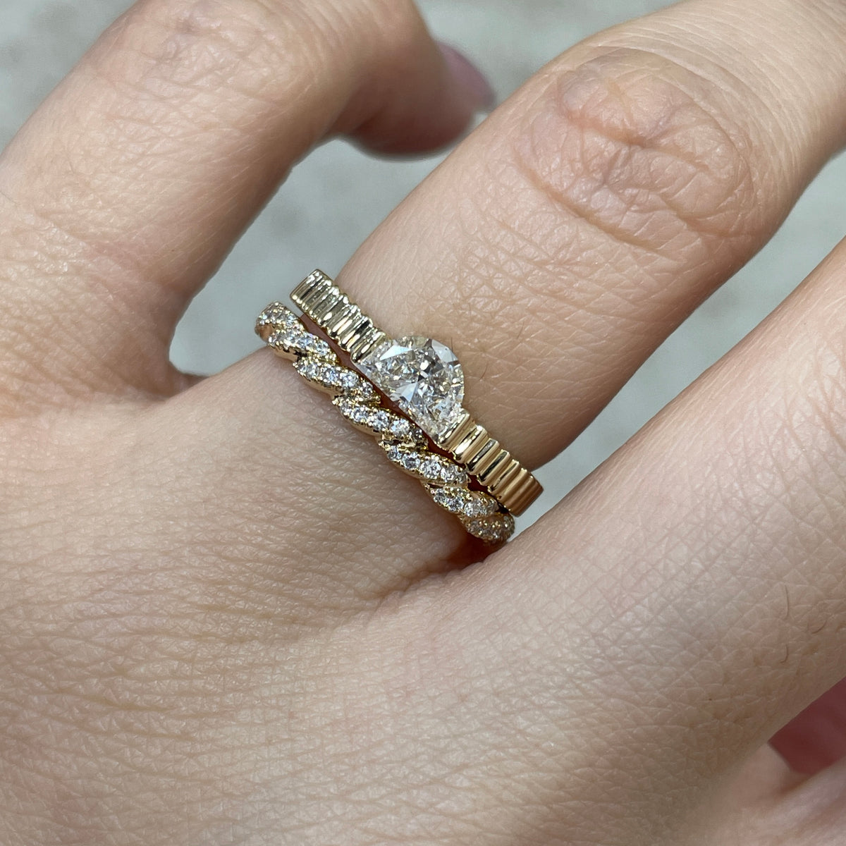 9k Lab diamond round 0.2ct rope half pave ring