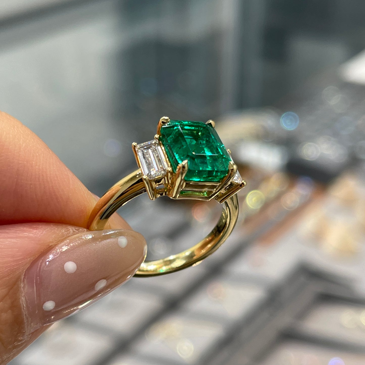 Lab Emerald 2.5ct three stone setting ring