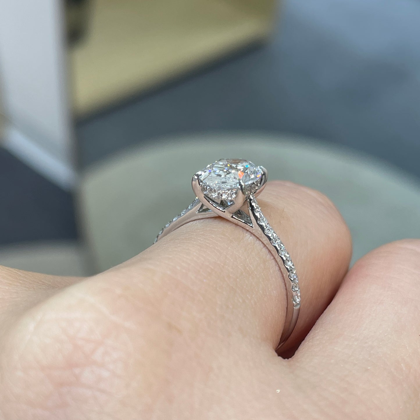 IGI Lab diamond Oval shape 1.6ct four-prong pave ring