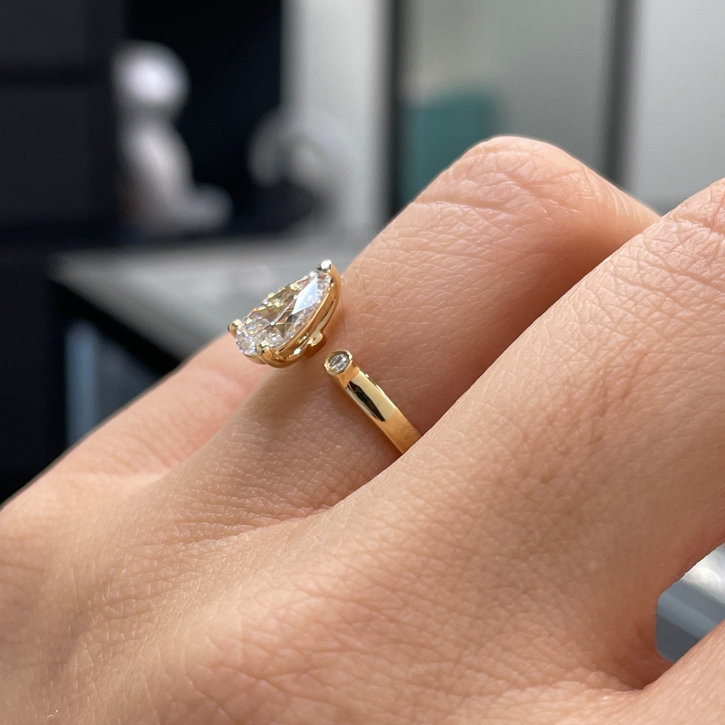 IGI Lab diamond pear shape 1ct open ring