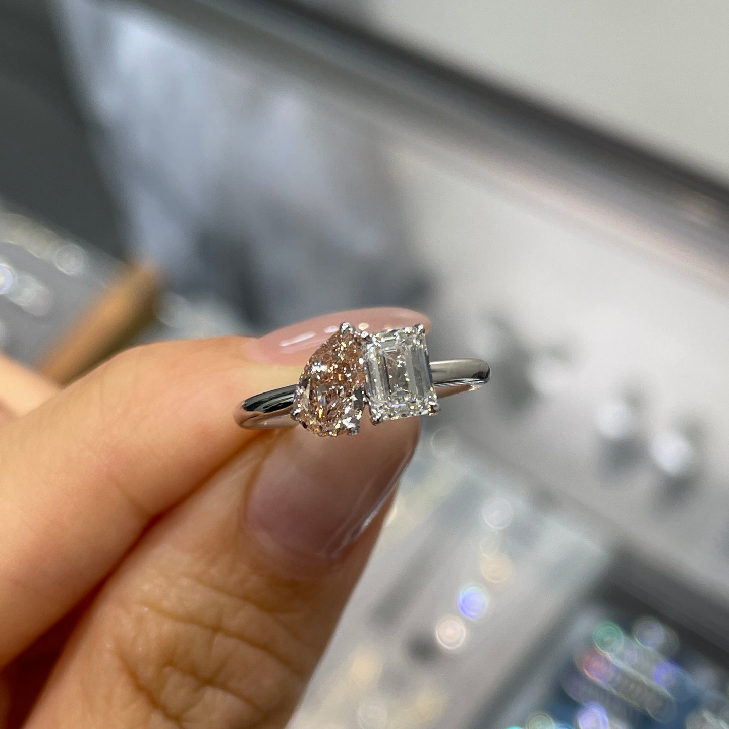 IGI lab pink diamond pear 0.6ct with emerald cut 0.8ct toi er moi ring