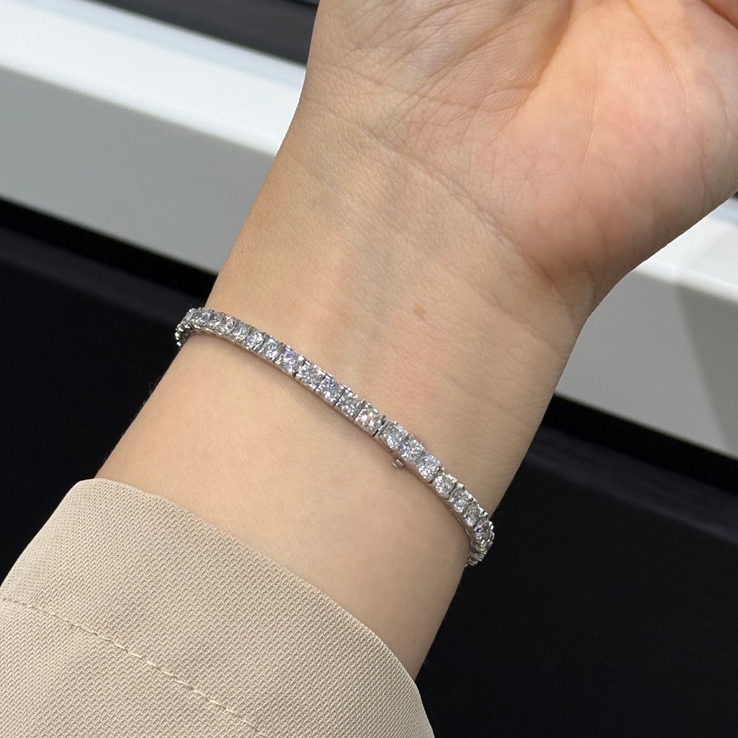 Lab diamond round 5.5ct cow four-prong tennis bracelet