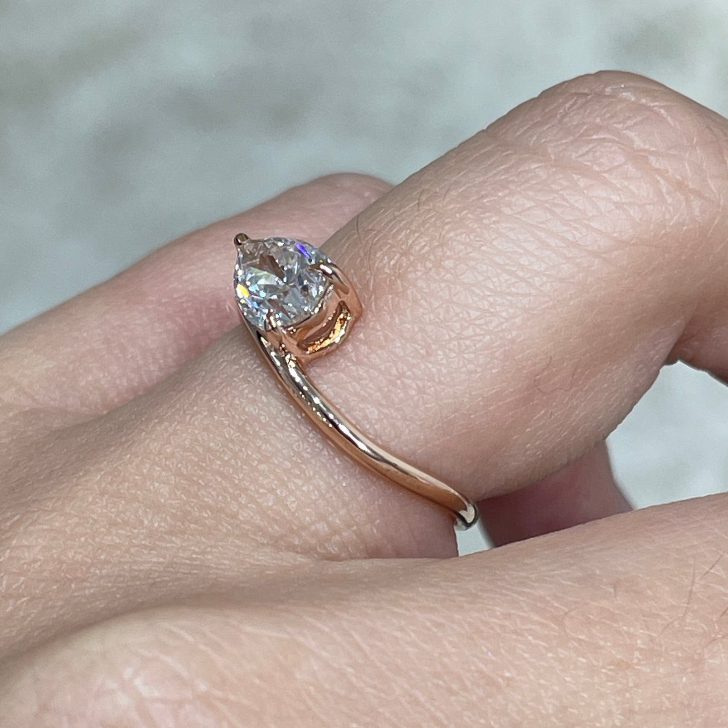 Lab diamond Pear shape 1ct three-prong wavy ring