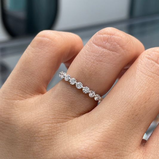 9k Lab diamond Round 1.05ct single-prong full eternity ring
