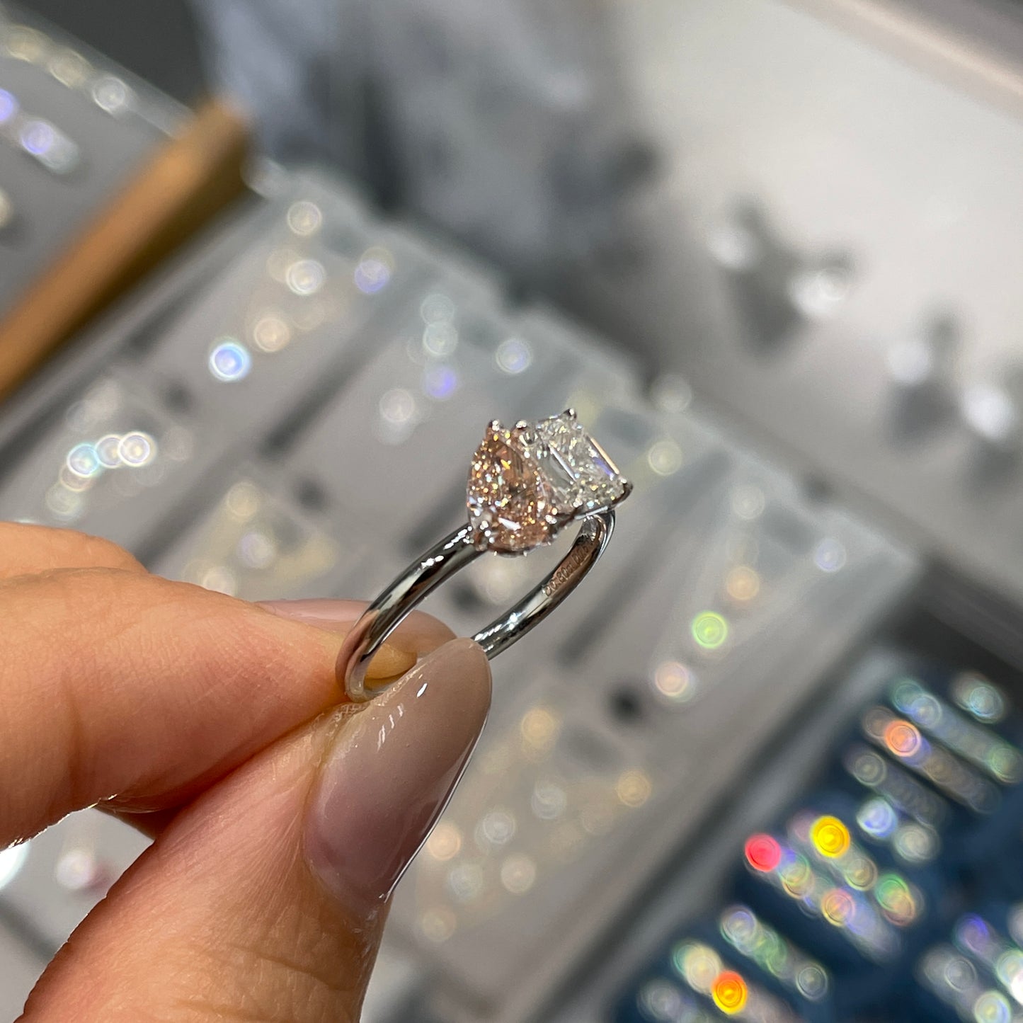 IGI lab pink diamond pear 0.6ct with emerald cut 0.8ct toi er moi ring