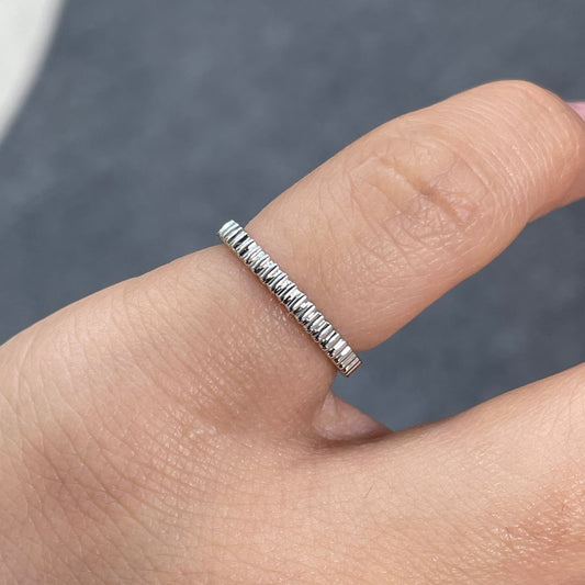 9K vertical line band pinky ring