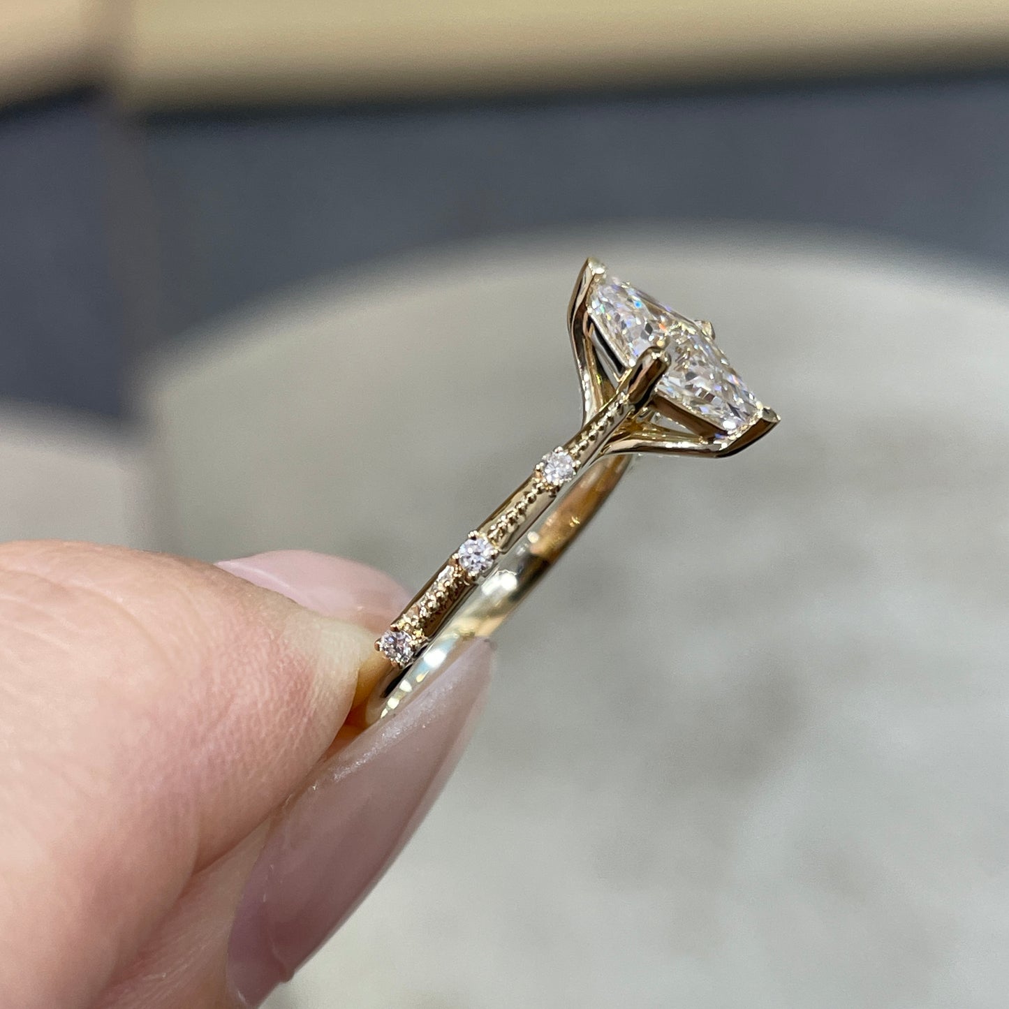 IGI Lab diamond kite cut 1ct four-prong milgrain side stone band ring