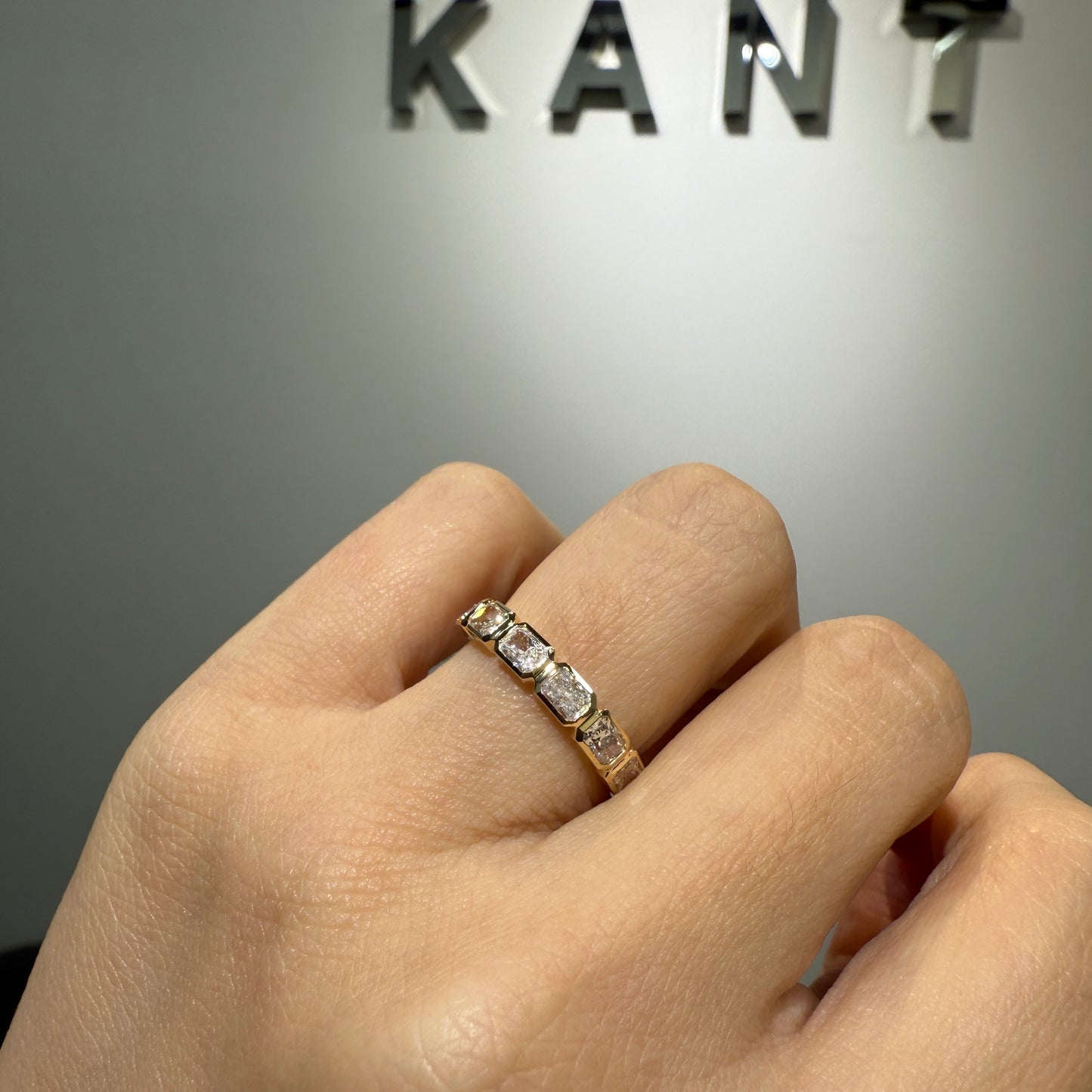 Lab diamond radiant cut 0.9ct horizontal bezel half eternity ring