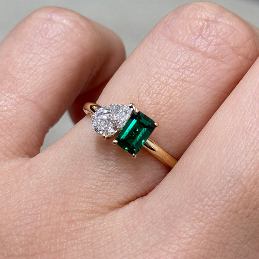 Lab Emerald green emerald cut 0.4ct and diamond pear  shape 0.5ct toi et moi ring