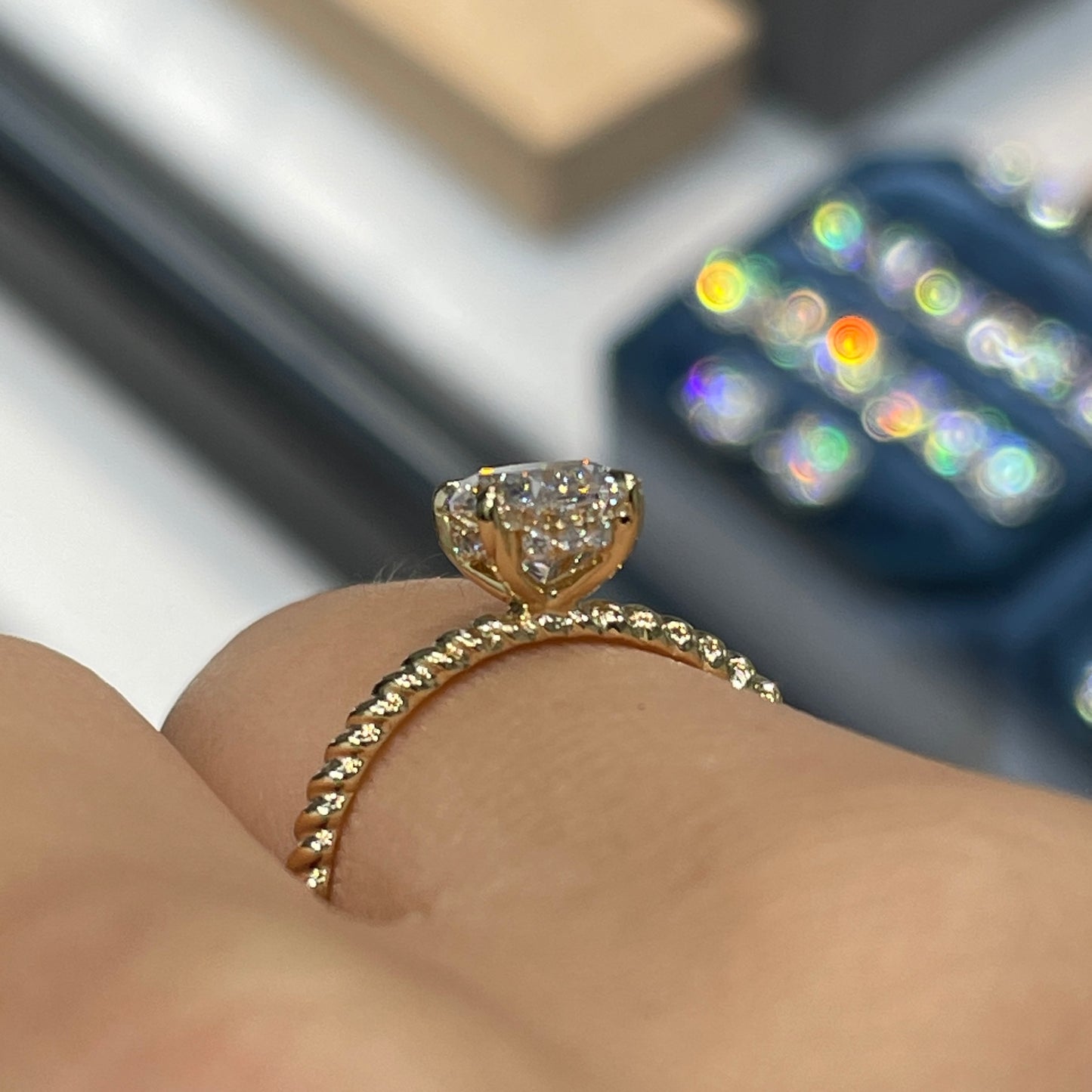 IGI Lab diamond Oval 1ct underhalo twisted band ring