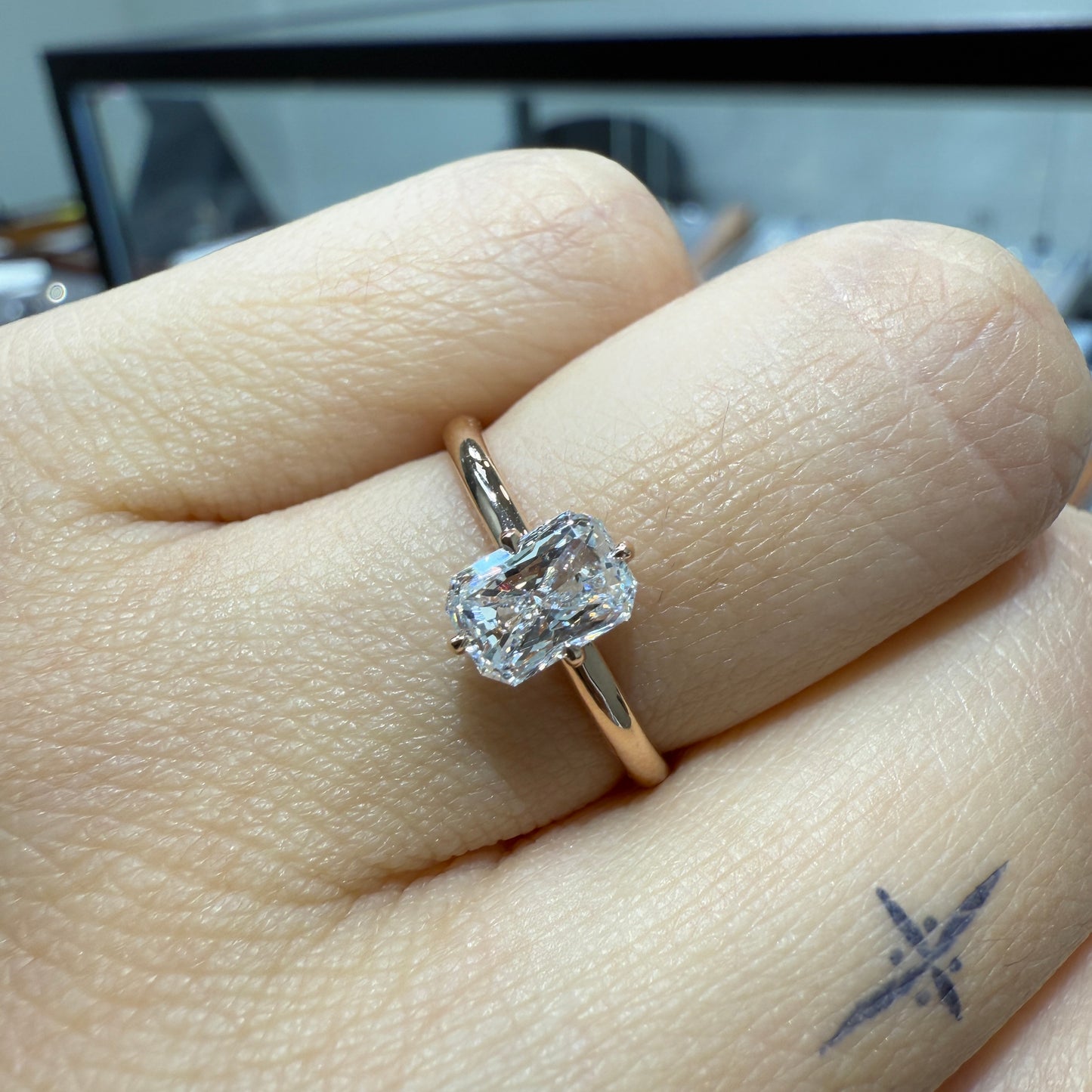 Lab diamond Radiant cut 0.7ct compass underhalo ring
