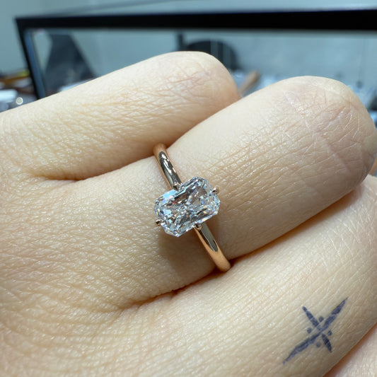 Lab diamond Radiant cut 0.7ct compass ring
