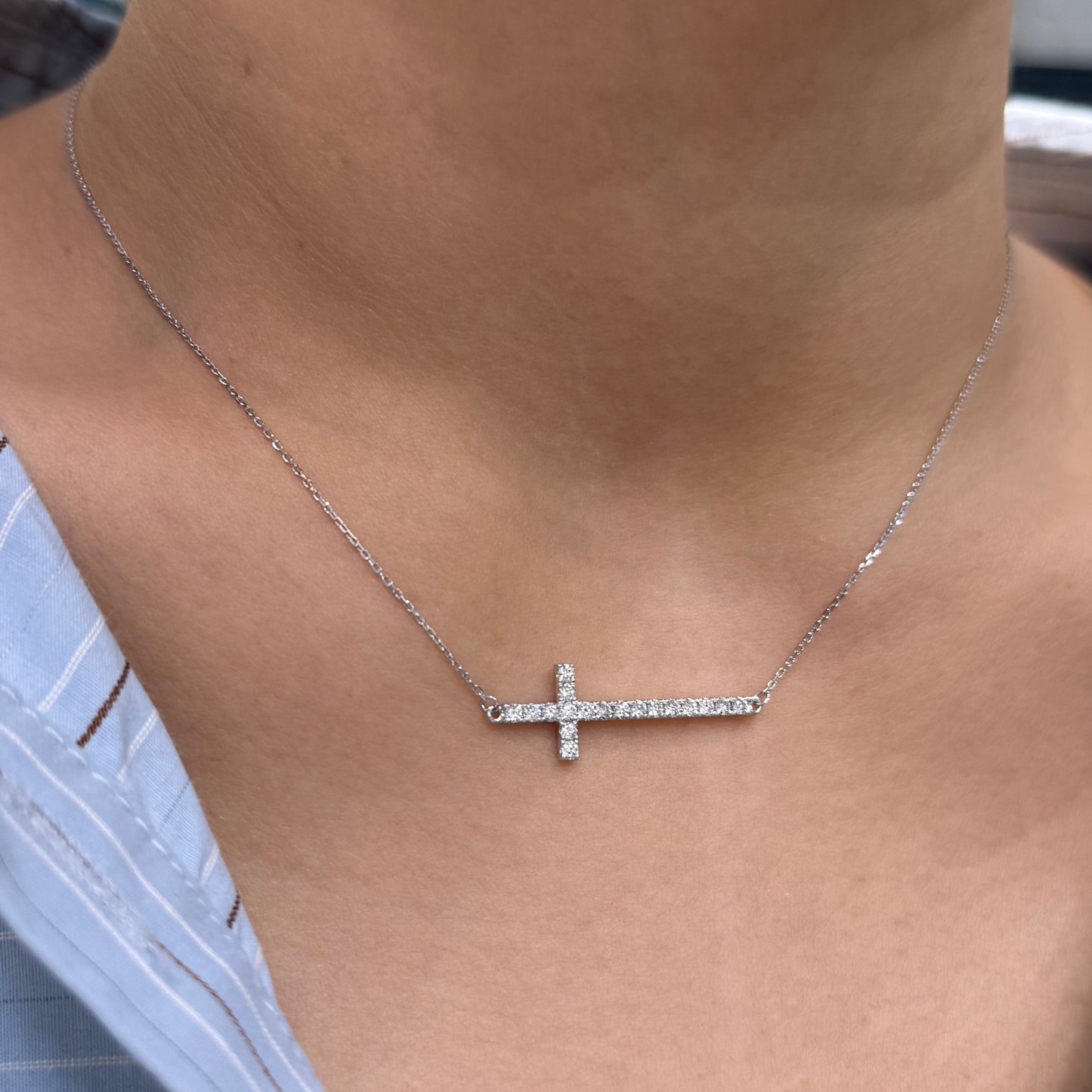 Lab Diamond round 0.4ct cross necklace