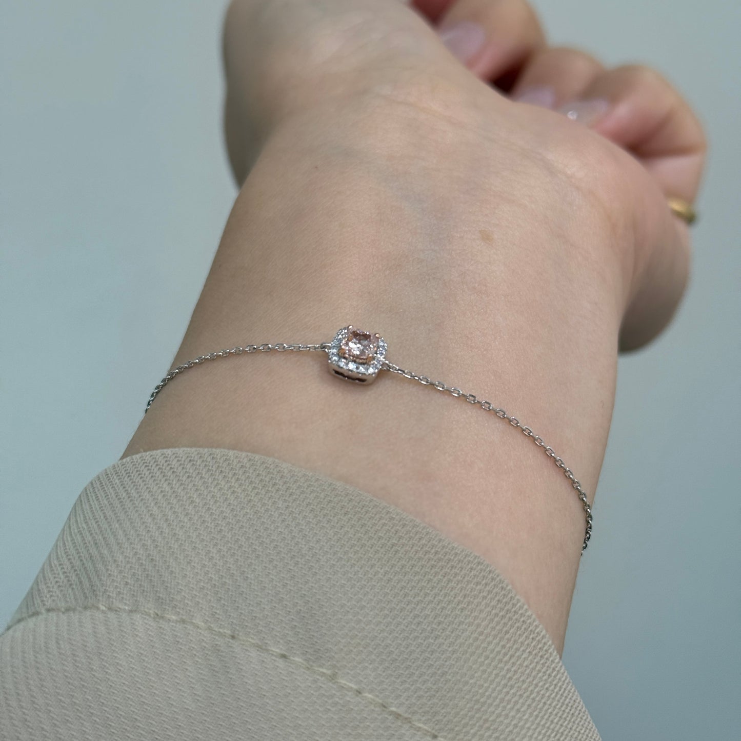 IGI Lab pink diamond cushion cut 0.3ct halo bracelet
