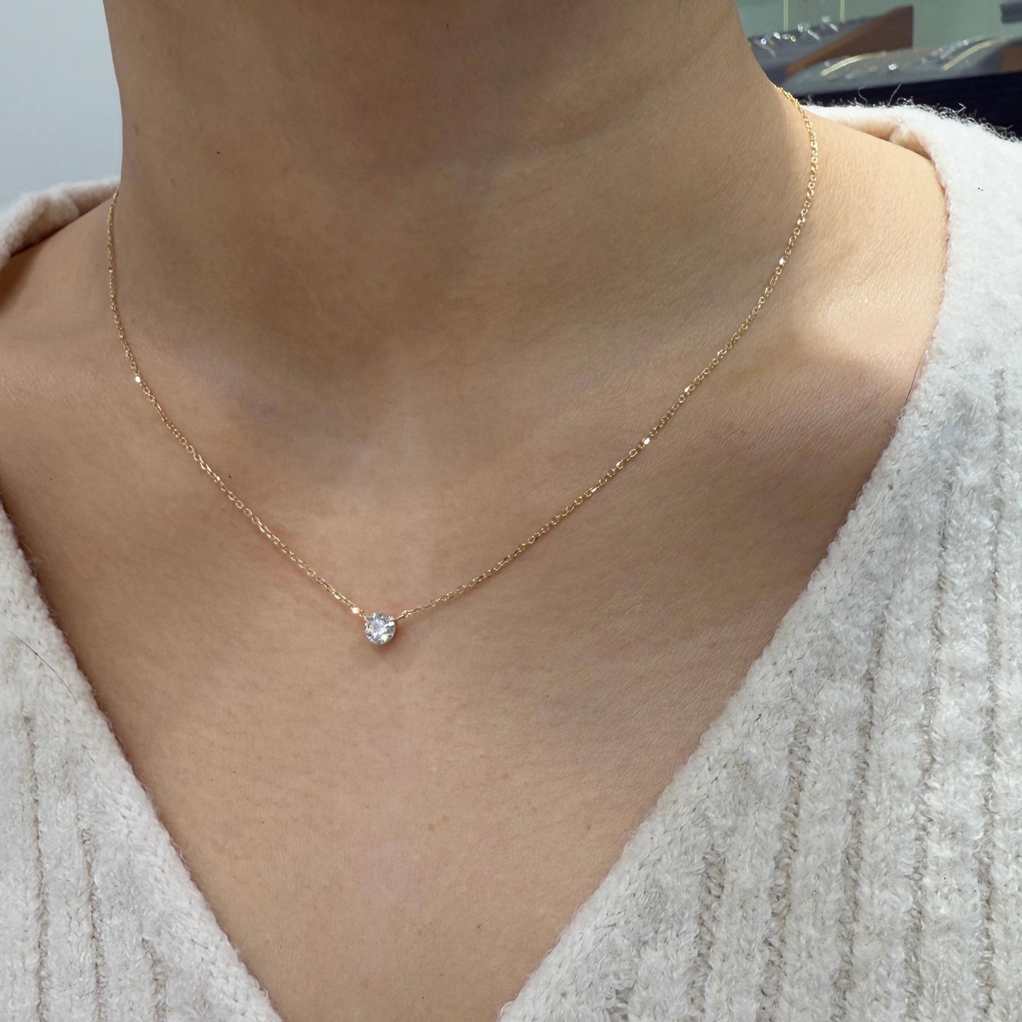 Lab diamond round 0.3ct three-prong necklace