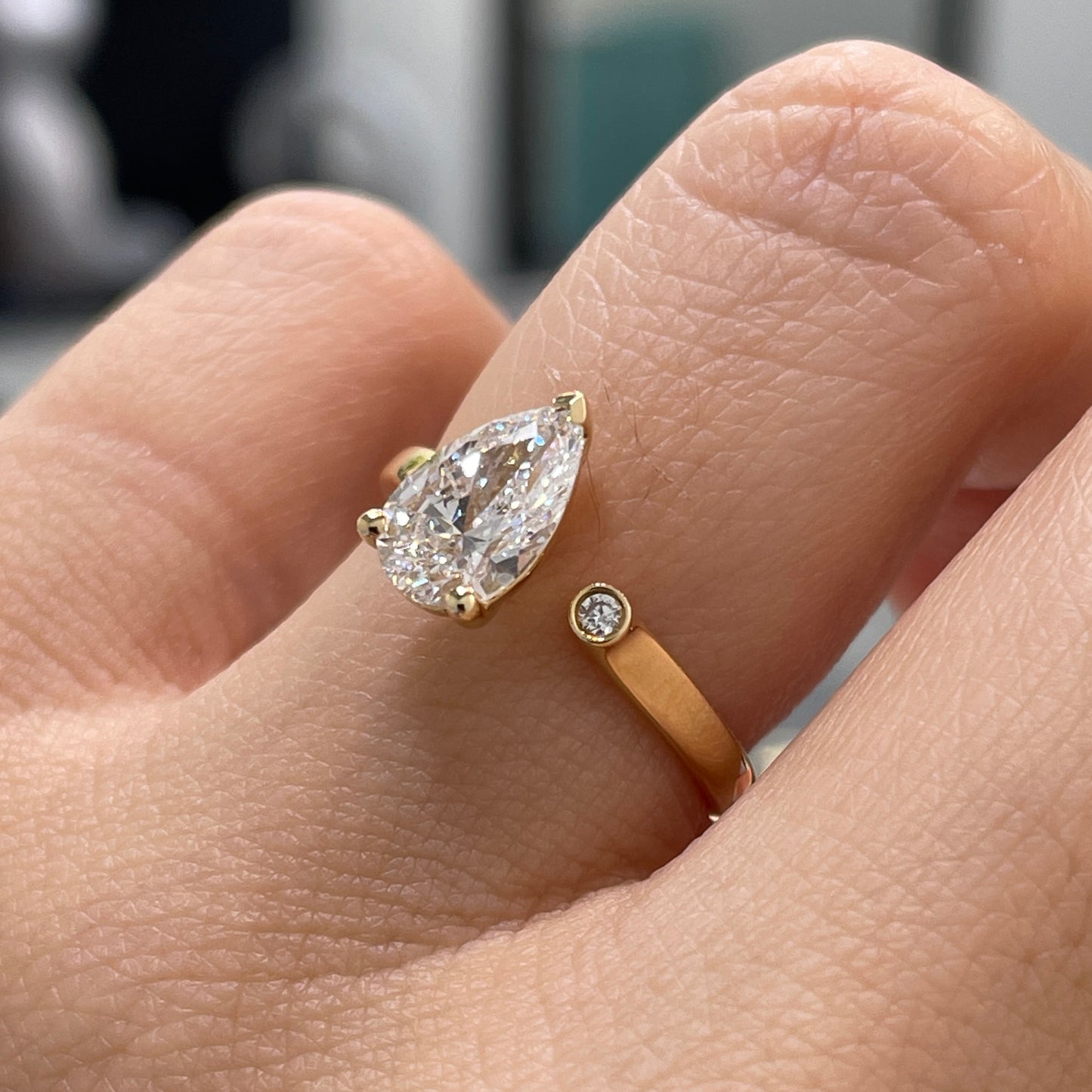 IGI Lab diamond pear shape 1ct open ring