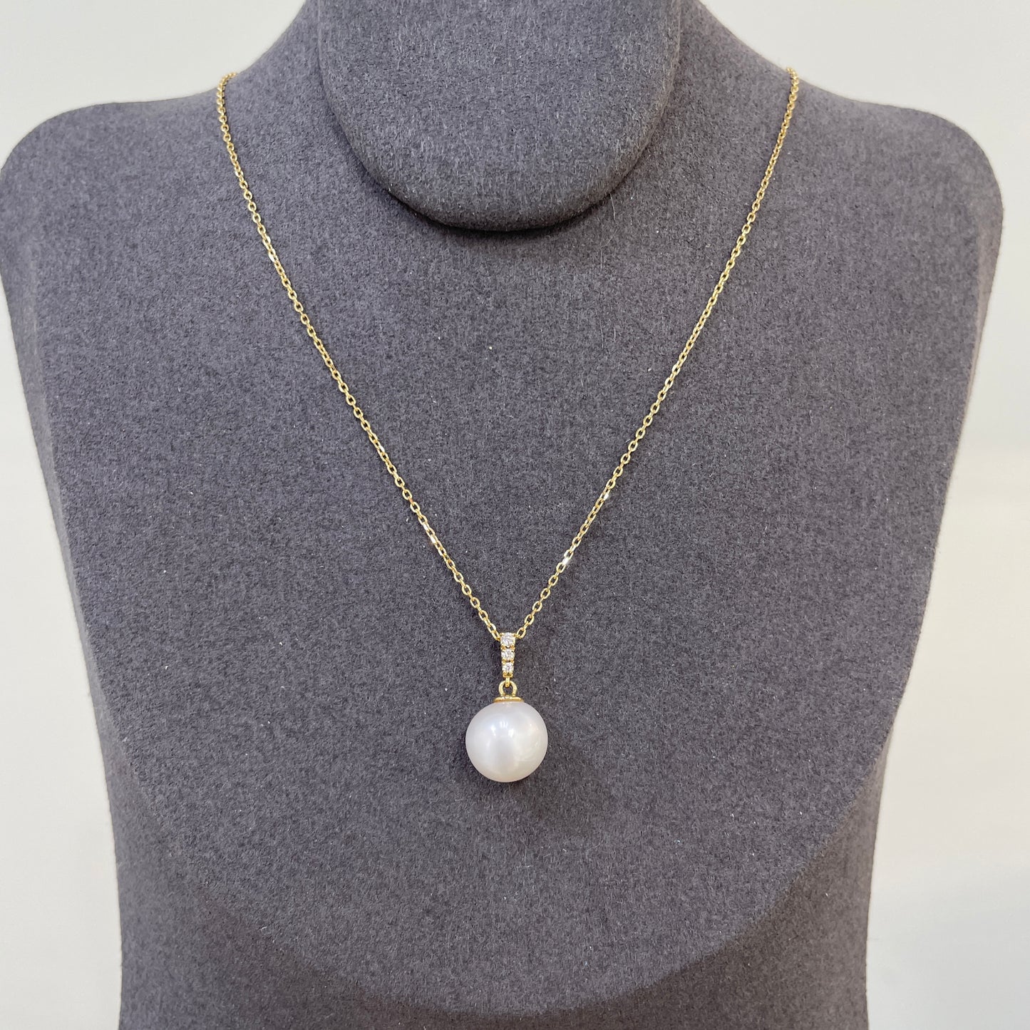 Lab diamond pearl pendant