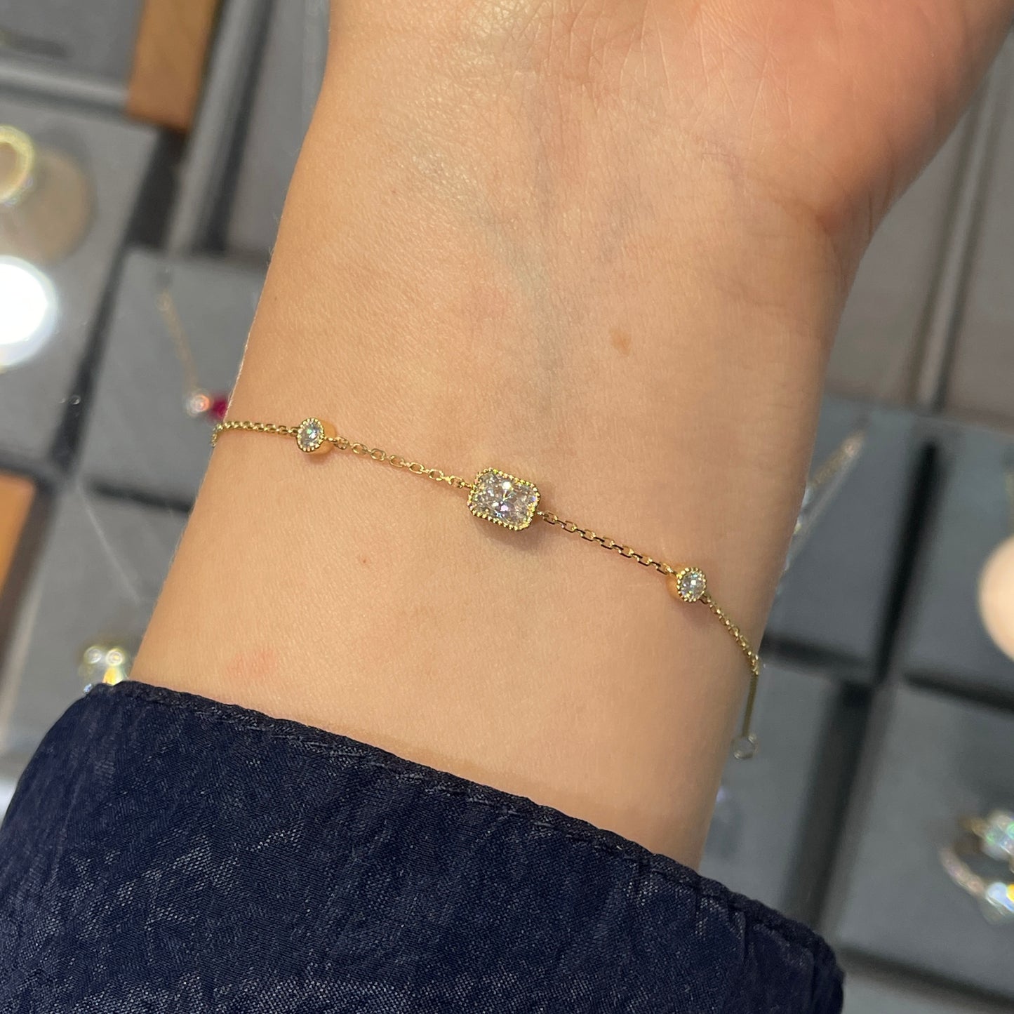 Lab diamond radiant cut 0.5ct milgrain bezel with little diamond bracelet
