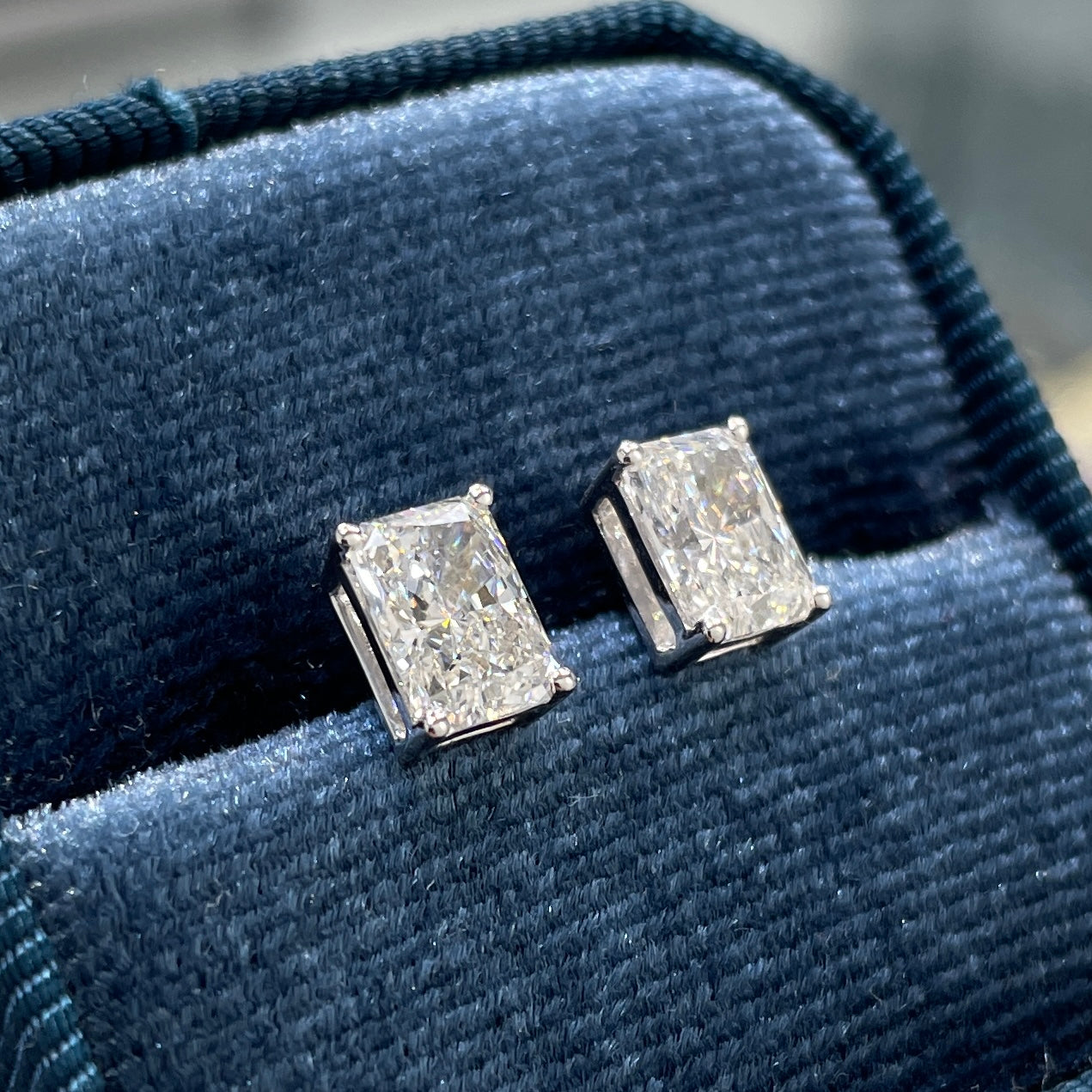 IGI Lab diamond Radiant cut 2ct four-prong stud earrings - pair
