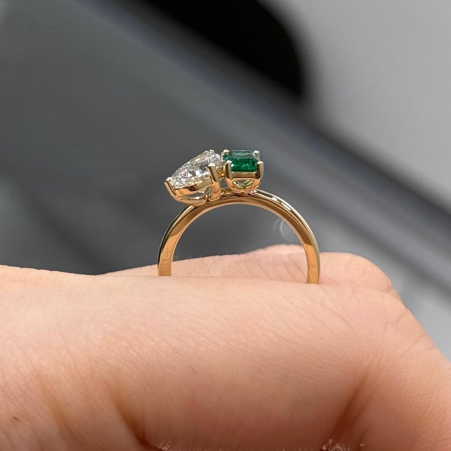 IGI lab diamond pear 1.1ct with lab emerald 0.5ct Toi et moi ring