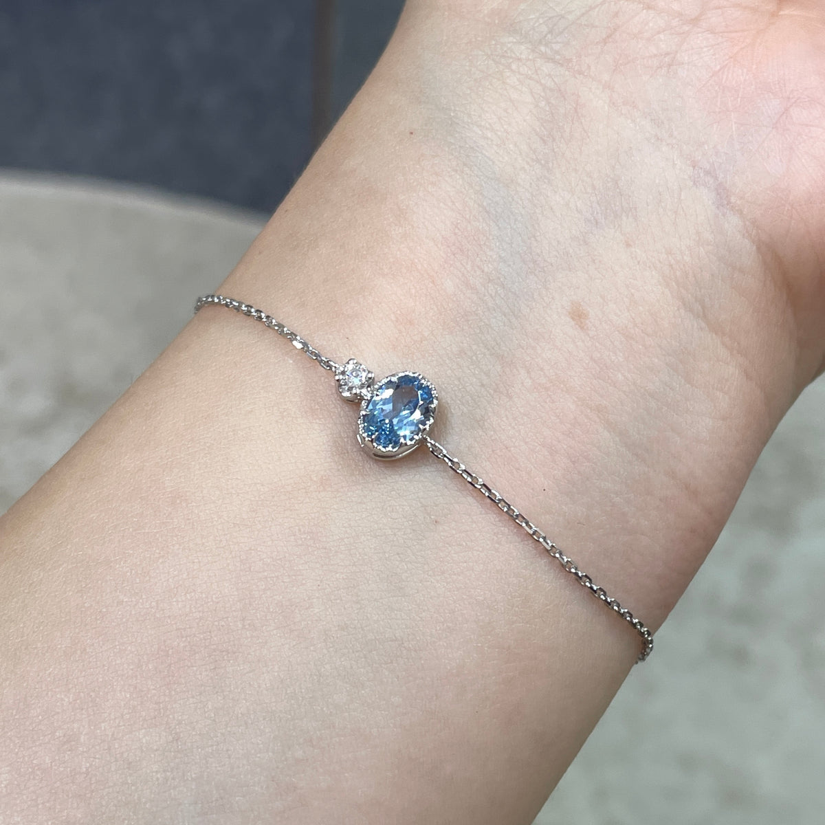 9k Lab sapphire Santa maria aquamarine color Oval 0.8ct with lab diamond round 0.1ct bracelet