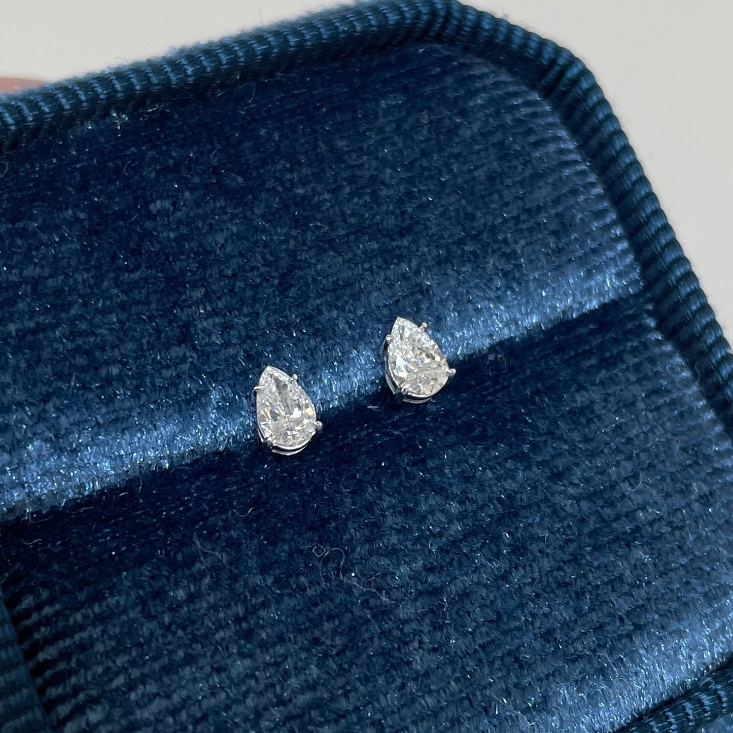 Lab diamond Pear shape 0.3ct three-prong stud earrings-pair
