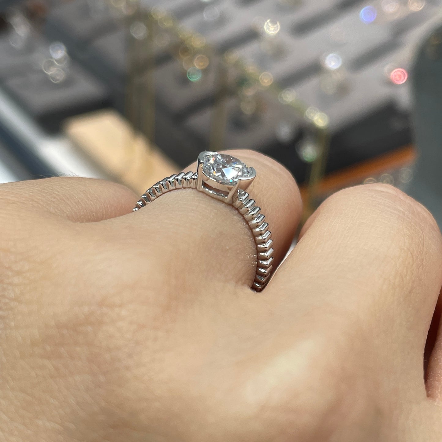 Lab diamond round 1ct half bezel straight vertical line band ring