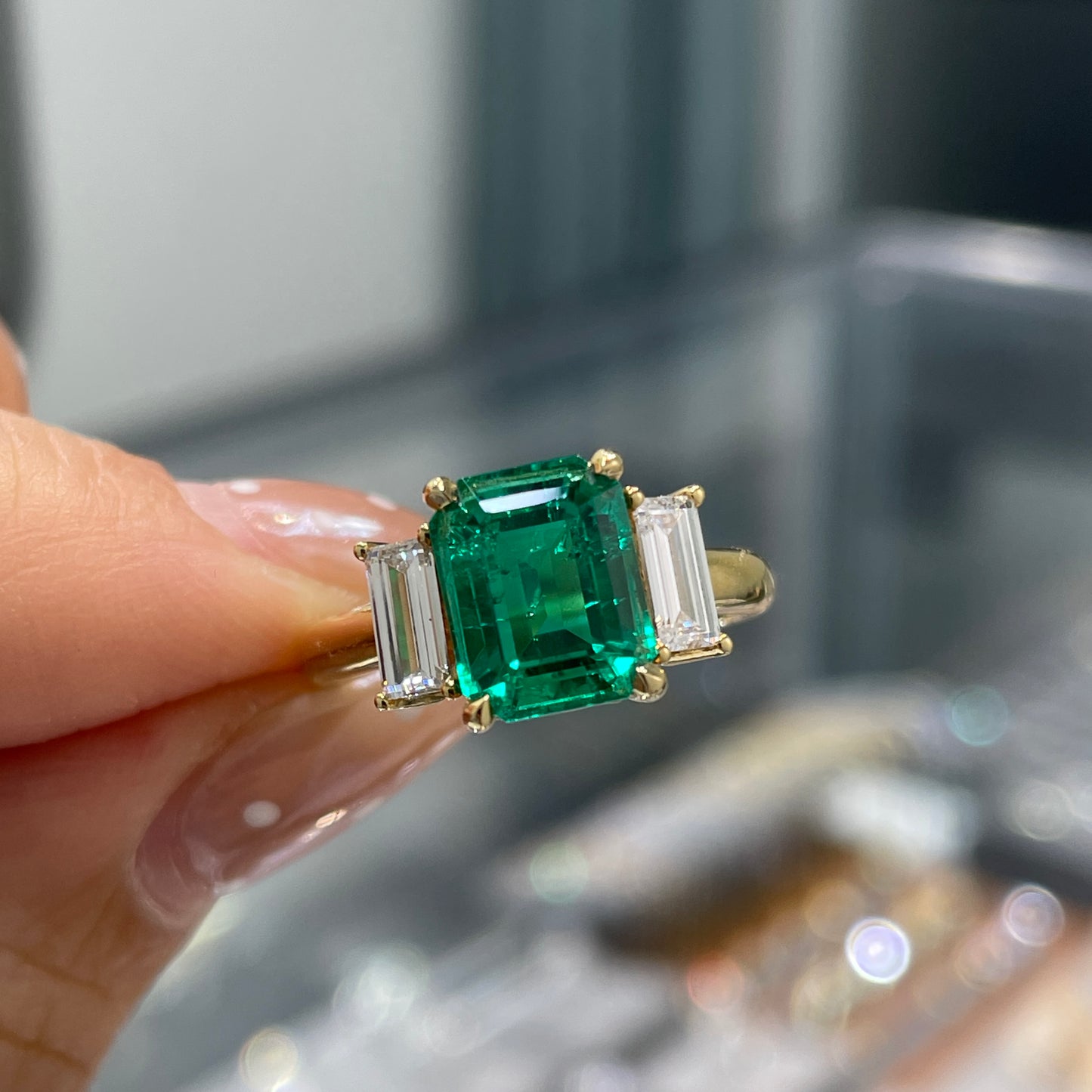 Lab Emerald 2.5ct three stone setting ring