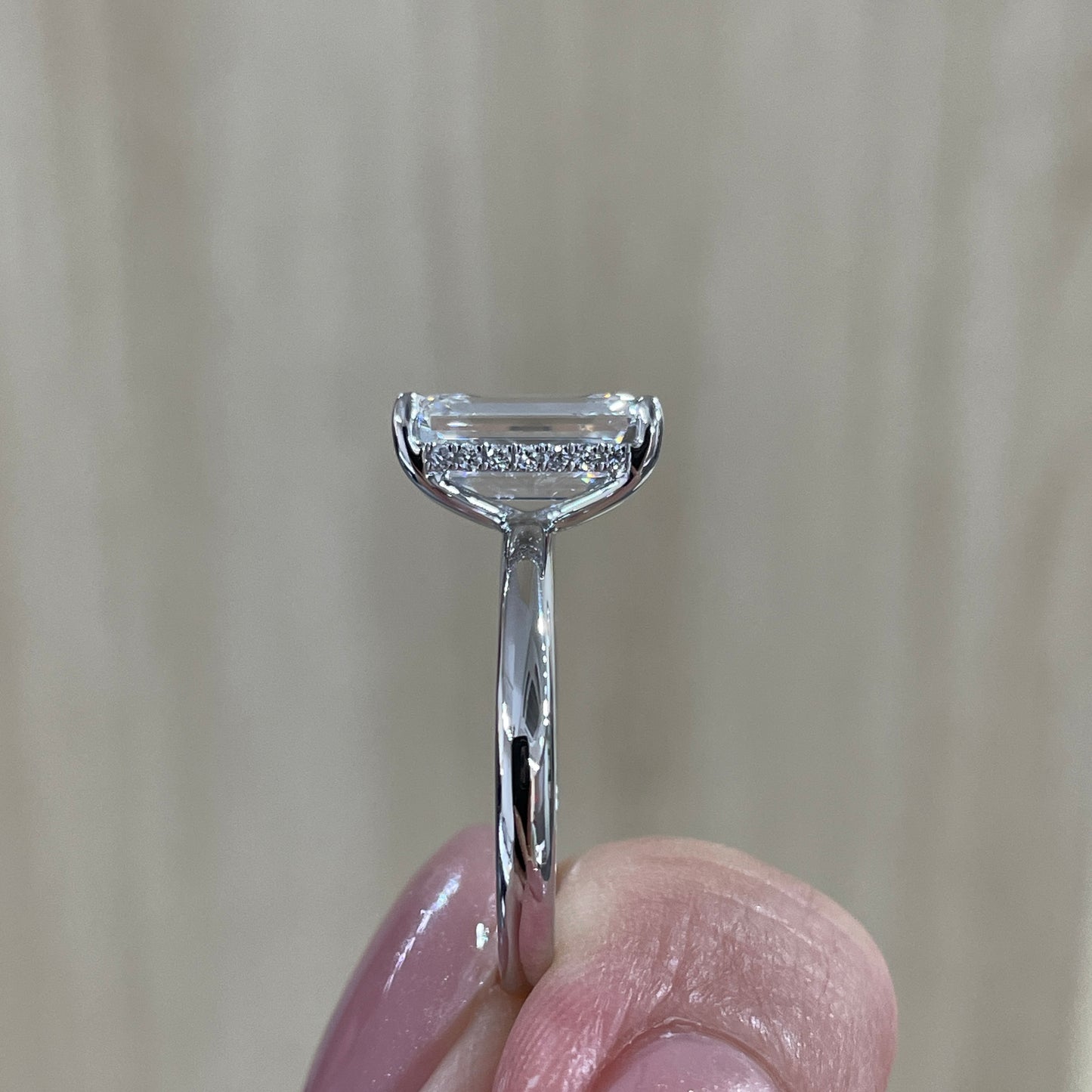 IGI lab diamond Emerald cut 2.5ct four-prong underhao ring
