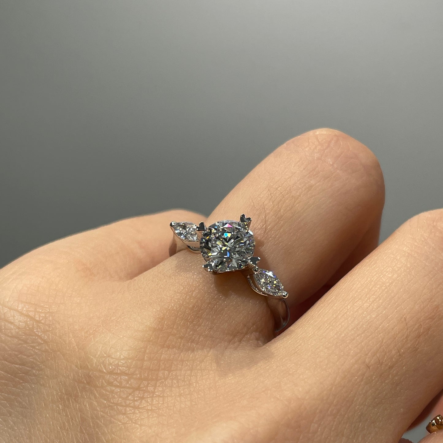 IGI Lab diamond round 1.3ct with marquise 0.3ct three stone ring